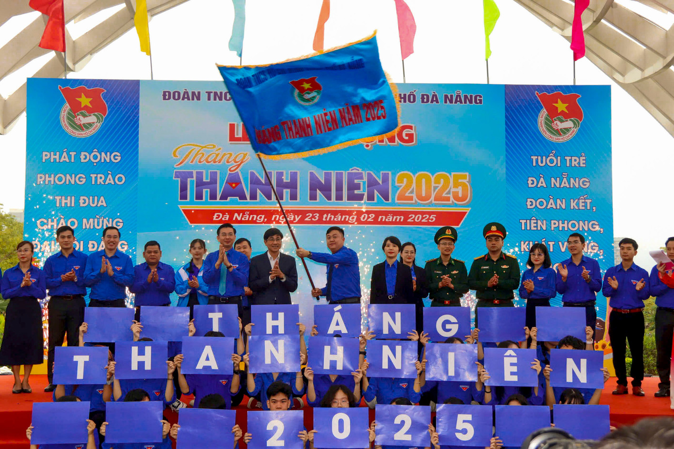 “Tháng Thanh niên 2025 không chỉ là thời gian để thể hiện tình yêu nước, trách nhiệm xã hội của đoàn viên, thanh niên mà còn là dịp để mỗi người trẻ khẳng định bản thân, phát huy tiềm năng trong các công trình, phần việc ý nghĩa. Qua đó, thanh niên sẽ góp phần tạo ra những thay đổi tích cực, lan tỏa giá trị sống tốt đẹp trong cộng đồng”, anh Lê Công Hùng nhấn mạnh.