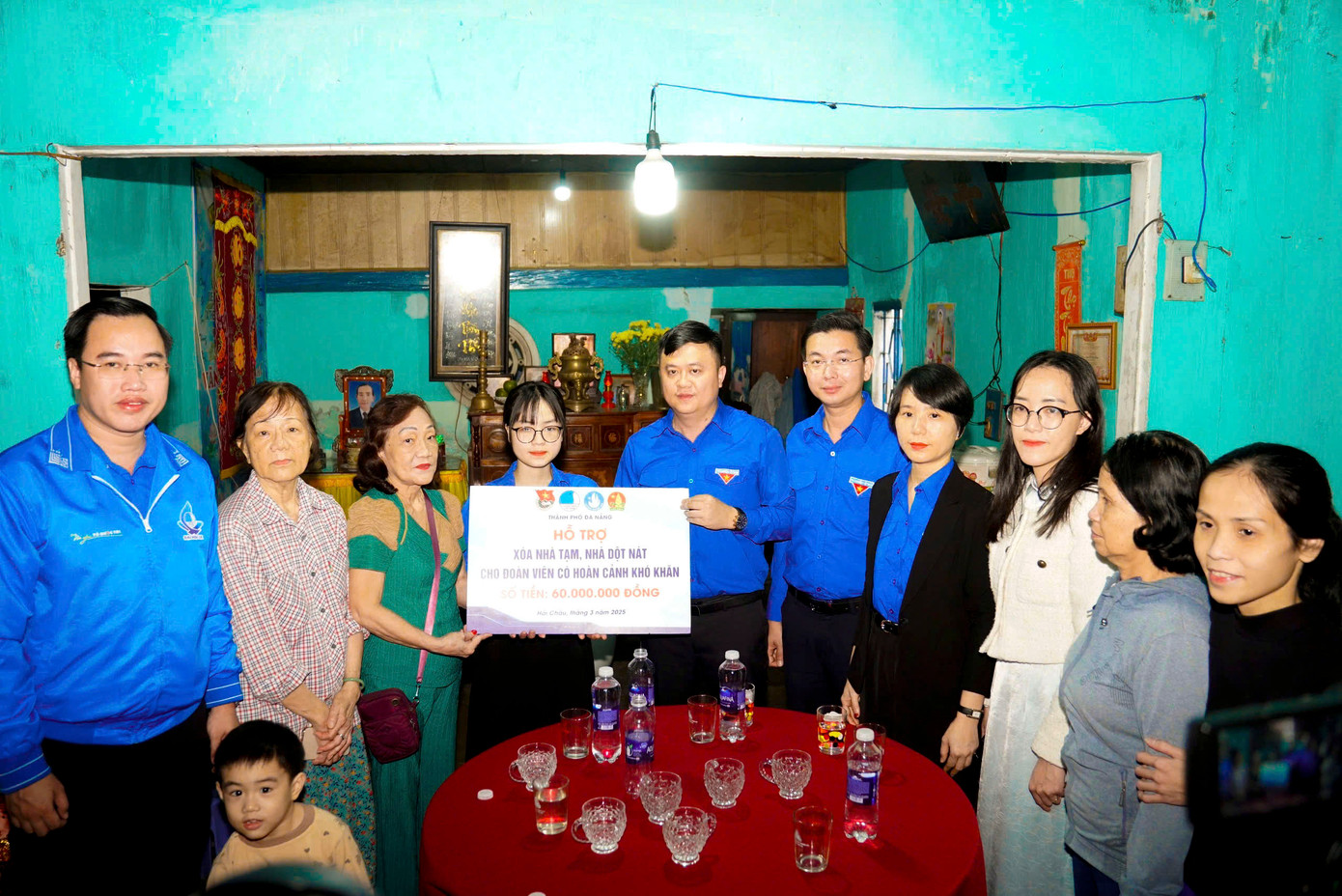 Thành Đoàn ra quân hỗ trợ xóa nhà tạm, nhà dột nát tại số 184 đường Trưng Nữ Vương, phường Bình Thuận, quận Hải Châu. Đây là hộ gia đình đoàn viên Đàm Tú Hồng Trang - Phó Bí thư Chi đoàn khu dân cư 1, Tổng phụ trách đội Trường Lê Quý Đôn. Công trình này là một trong 15 nhà tạm, nhà dột được Thành Đoàn hỗ trợ trong Lễ phát động và ra quân hưởng ứng Tháng Thanh niên năm 2025.