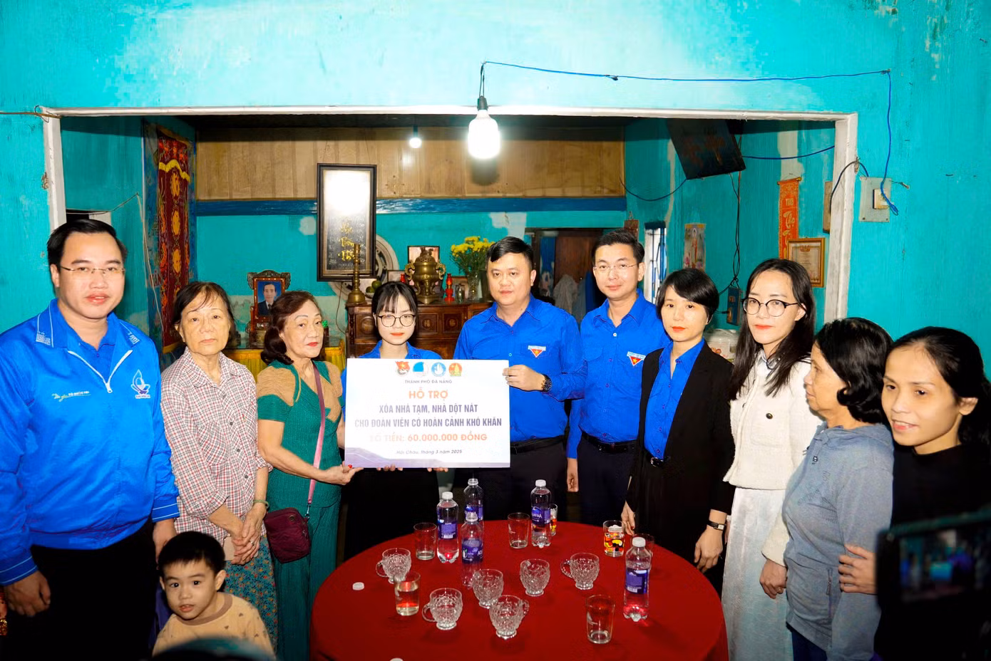 Thành Đoàn ra quân hỗ trợ xóa nhà tạm, nhà dột nát tại số 184 đường Trưng Nữ Vương, phường Bình Thuận, quận Hải Châu. Đây là hộ gia đình đoàn viên Đàm Tú Hồng Trang - Phó Bí thư Chi đoàn khu dân cư 1, Tổng phụ trách đội Trường Lê Quý Đôn. Công trình này là một trong 15 nhà tạm, nhà dột được Thành Đoàn hỗ trợ trong Lễ phát động và ra quân hưởng ứng Tháng Thanh niên năm 2025.
