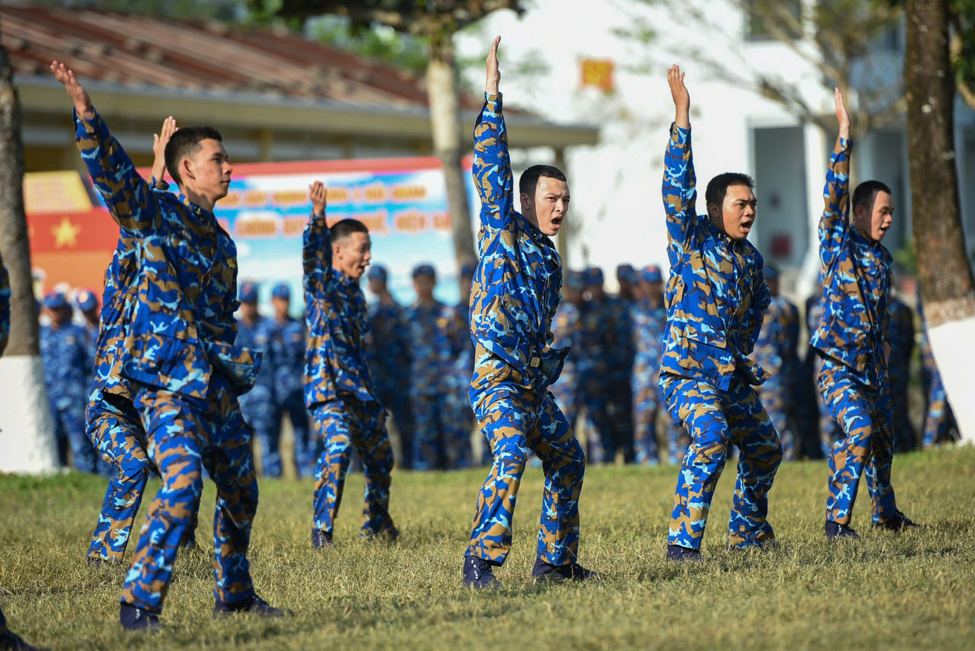 Các chiến sĩ được huấn luyện 4 bài thể dục sáng, 8 thế tấn, 16 động tác võ thể dục, kỹ thuật bơi ếch, chạy 100m, 3.000m, xà, tạ làm cơ sở để luyện tập, nâng cao sức khỏe đáp ứng yêu cầu, nhiệm vụ.
