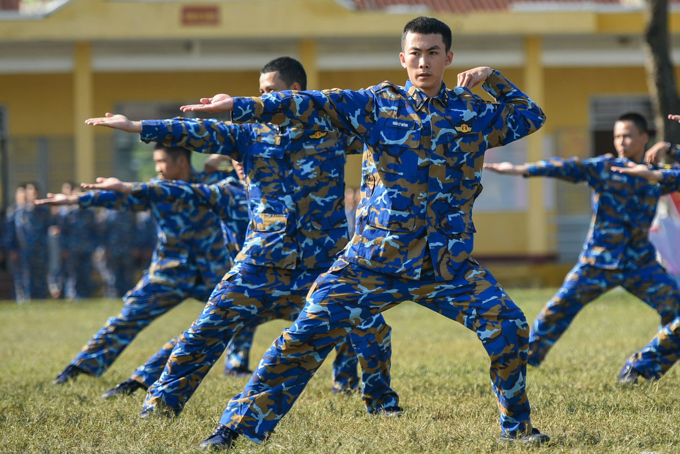 Các chiến sĩ được huấn luyện 4 bài thể dục sáng, 8 thế tấn, 16 động tác võ thể dục, kỹ thuật bơi ếch, chạy 100m, 3.000m, xà, tạ làm cơ sở để luyện tập, nâng cao sức khỏe đáp ứng yêu cầu, nhiệm vụ.