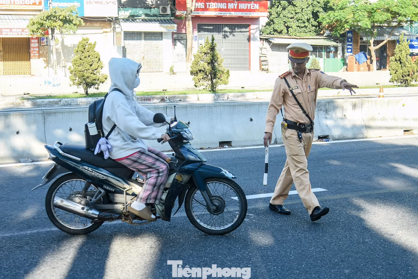 Tại quận Sơn Trà, lực lượng CSGT cũng đã tiến hành xử lý nhiều trường hợp học sinh, phụ huynh vi phạm khi tham gia giao thông.
