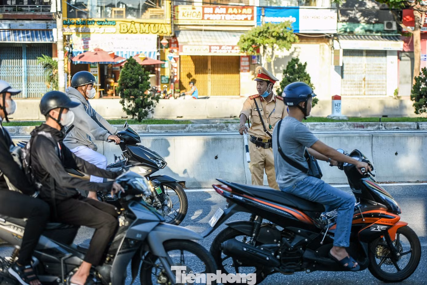 Tại quận Sơn Trà, lực lượng CSGT cũng đã tiến hành xử lý nhiều trường hợp học sinh, phụ huynh vi phạm khi tham gia giao thông.