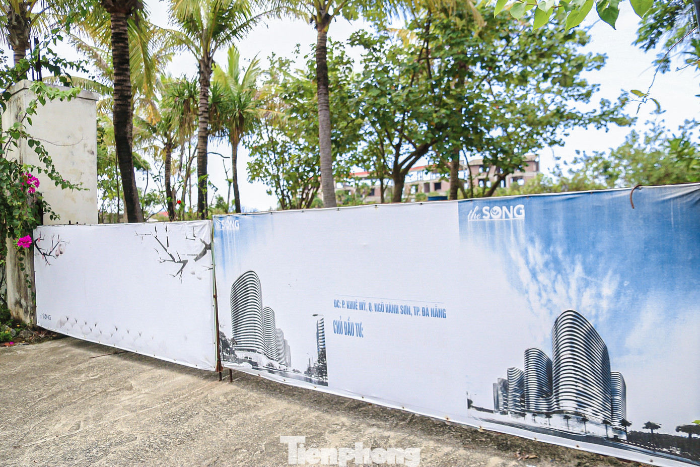 Ban đầu, dự án do Công ty cổ phần Phát triển đô thị du lịch Sóng Việt làm chủ đầu tư, sau đó chuyển nhượng cho Công ty cổ phần Phát triển đô thị du lịch Quảng An Đà Nẵng. Ban đầu, dự án do Công ty cổ phần Phát triển đô thị du lịch Sóng Việt làm chủ đầu tư, sau đó chuyển nhượng cho Công ty cổ phần Phát triển đô thị du lịch Quảng An Đà Nẵng.