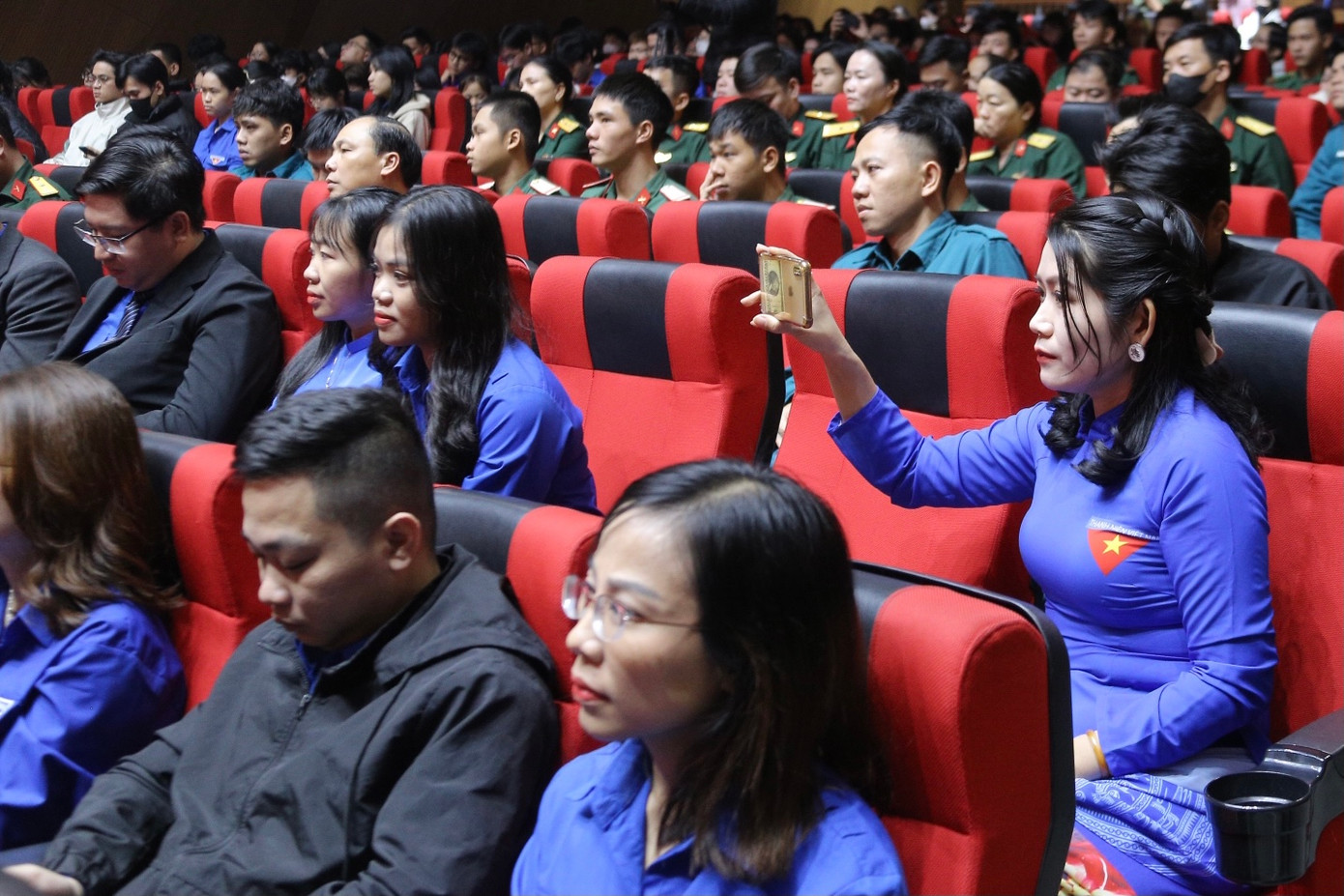 "Tuổi trẻ Đà Nẵng cần phải phát huy tinh thần xung kích, sáng tạo, nắm bắt cơ hội trong thời đại mới, và khắc phục khó khăn, vượt qua thử thách để xây dựng và bảo vệ Tổ quốc, xứng đáng là những người kế thừa của Đảng Cộng sản Việt Nam", anh Hùng nói.