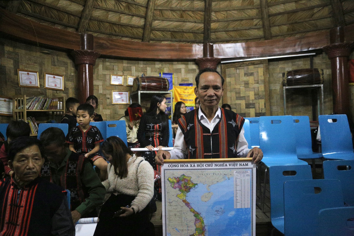 Ông Lê Văn Nghĩa - Trưởng thôn Phú Túc nhìn nhận đây là hoạt động ý nghĩa giúp người dân có thêm thông tin, kiến thức về đặc điểm địa lý, hành chính của đất nước. Thời gian đến, thôn Phú Túc sẽ tiếp tục tuyên truyền, vận động bà con thực hiện mỗi gia đình treo một tấm bản đồ Tổ quốc để thực hiện sâu sắc lòng yêu nước, tự hào dân tộc cũng như có trách nhiệm bảo vệ chủ quyền lãnh thổ.