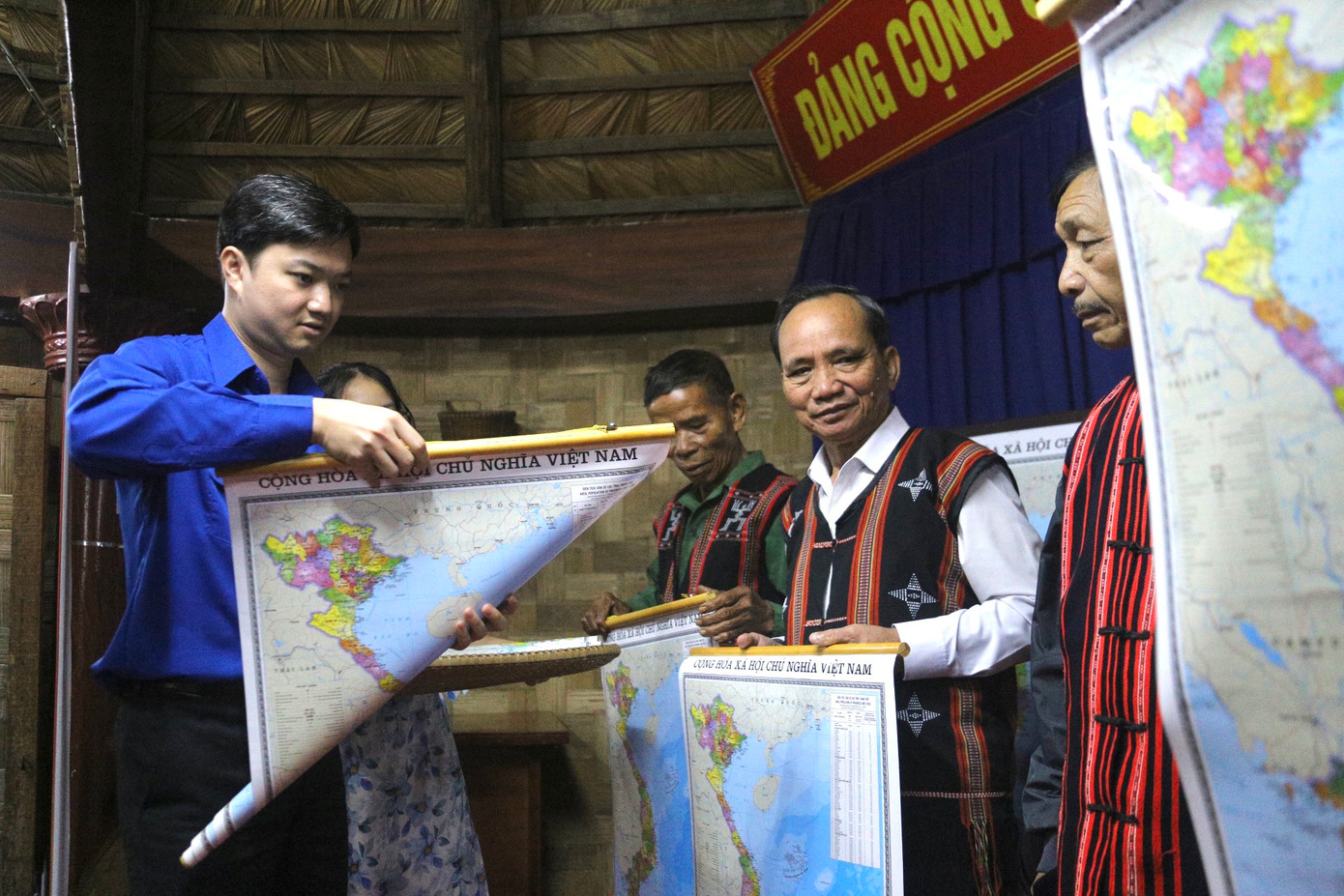 Ông Lê Văn Nghĩa - Trưởng thôn Phú Túc nhìn nhận đây là hoạt động ý nghĩa giúp người dân có thêm thông tin, kiến thức về đặc điểm địa lý, hành chính của đất nước. Thời gian đến, thôn Phú Túc sẽ tiếp tục tuyên truyền, vận động bà con thực hiện mỗi gia đình treo một tấm bản đồ Tổ quốc để thực hiện sâu sắc lòng yêu nước, tự hào dân tộc cũng như có trách nhiệm bảo vệ chủ quyền lãnh thổ.