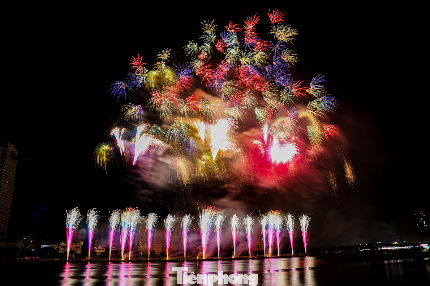 Màn trình diễn của đội Z121 Vina Pyrotech (Việt Nam). Ảnh: Duy Quốc.