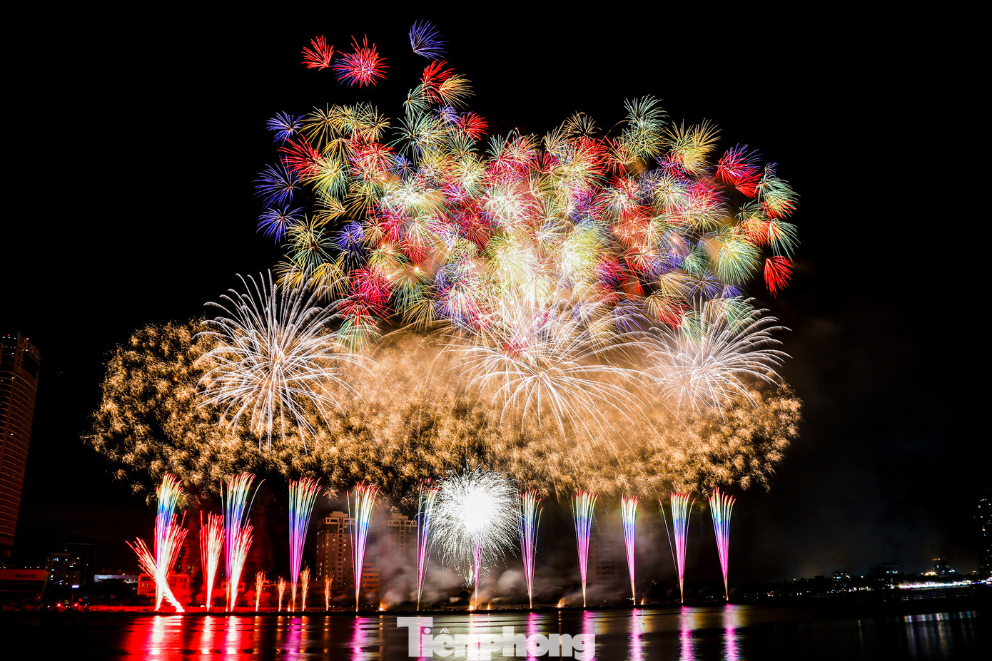 Màn trình diễn của đội Z121 Vina Pyrotech (Việt Nam). Ảnh: Duy Quốc.