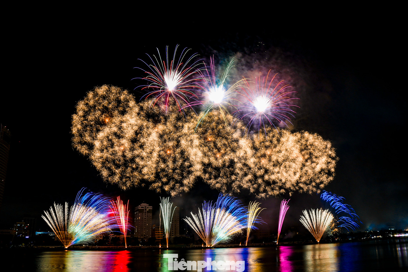 Màn trình diễn của đội Z121 Vina Pyrotech (Việt Nam). Ảnh: Duy Quốc.