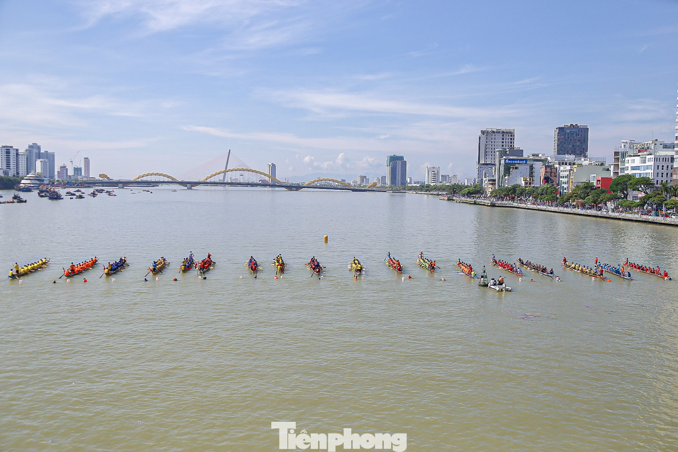 Giải đua thuyền truyền thống thành phố Đà Nẵng mở rộng tranh Cup VTV8 năm 2024 nằm trong chuỗi các hoạt động văn hóa, thể thao sôi nổi chào mừng kỷ niệm 79 năm ngày Cách mạng tháng Tám thành công và Quốc khánh 2/9. Giải quy tụ 24 thuyền với hơn 500 vận động viên tham dự, 18 đội nam và 6 đội nữ đến từ Quảng Nam, Đà Nẵng.