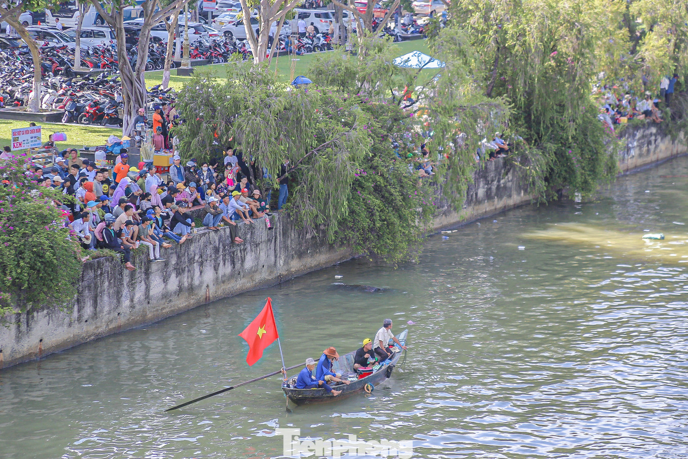 Ông Trương Duy Hòa - Phó Giám đốc Trung tâm Truyền hình Việt Nam khu vực miền Trung - Tây Nguyên (VTV8) cho biết, giải đua thuyền truyền thống trên sông Hàn vào dịp lễ trọng của đất nước là hoạt động thường niên của nhân dân thành phố Đà Nẵng. Đây là sân chơi lành mạnh, bổ ích, góp phần gìn giữ và phát huy các môn thể thao truyền thống, thúc đẩy, phát triển kinh tế xã hội.