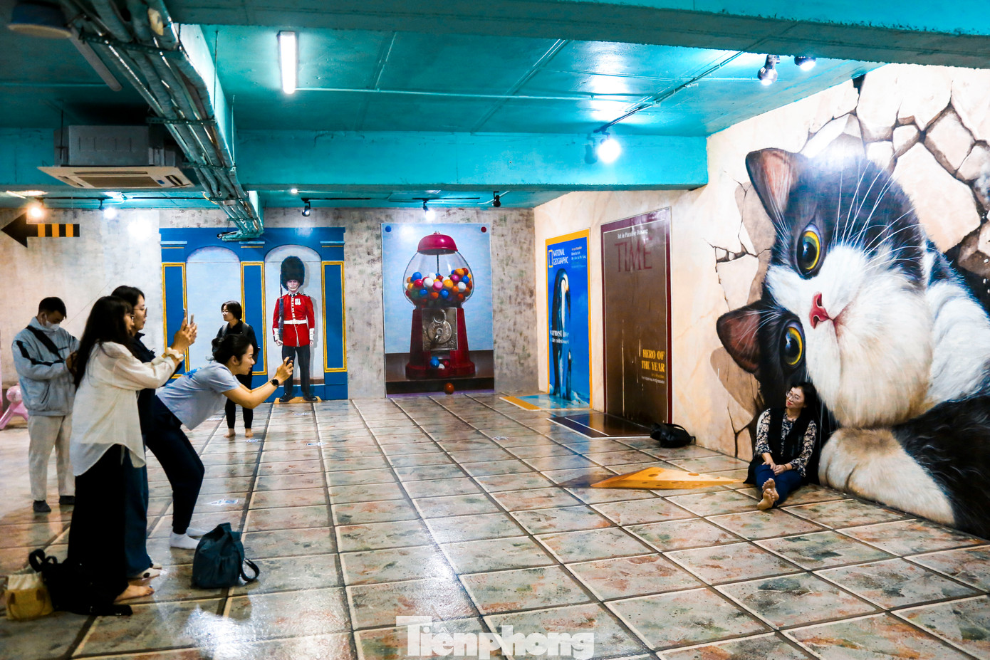 Du khách có thể tự do khám phá và tương tác với hơn 130 tác phẩm tranh 3D được vẽ bằng kỹ thuật đánh lừa thị giác độc đáo. Các bức tranh trải dài qua nhiều chủ đề đa dạng như thế giới động vật, thế giới cổ tích, Ai Cập cổ đại, vũ trụ, đại dương hay những khung cảnh nổi tiếng thế giới.