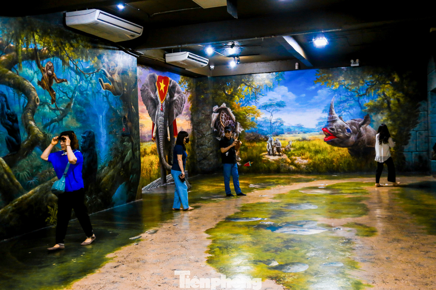 Du khách có thể tự do khám phá và tương tác với hơn 130 tác phẩm tranh 3D được vẽ bằng kỹ thuật đánh lừa thị giác độc đáo. Các bức tranh trải dài qua nhiều chủ đề đa dạng như thế giới động vật, thế giới cổ tích, Ai Cập cổ đại, vũ trụ, đại dương hay những khung cảnh nổi tiếng thế giới.