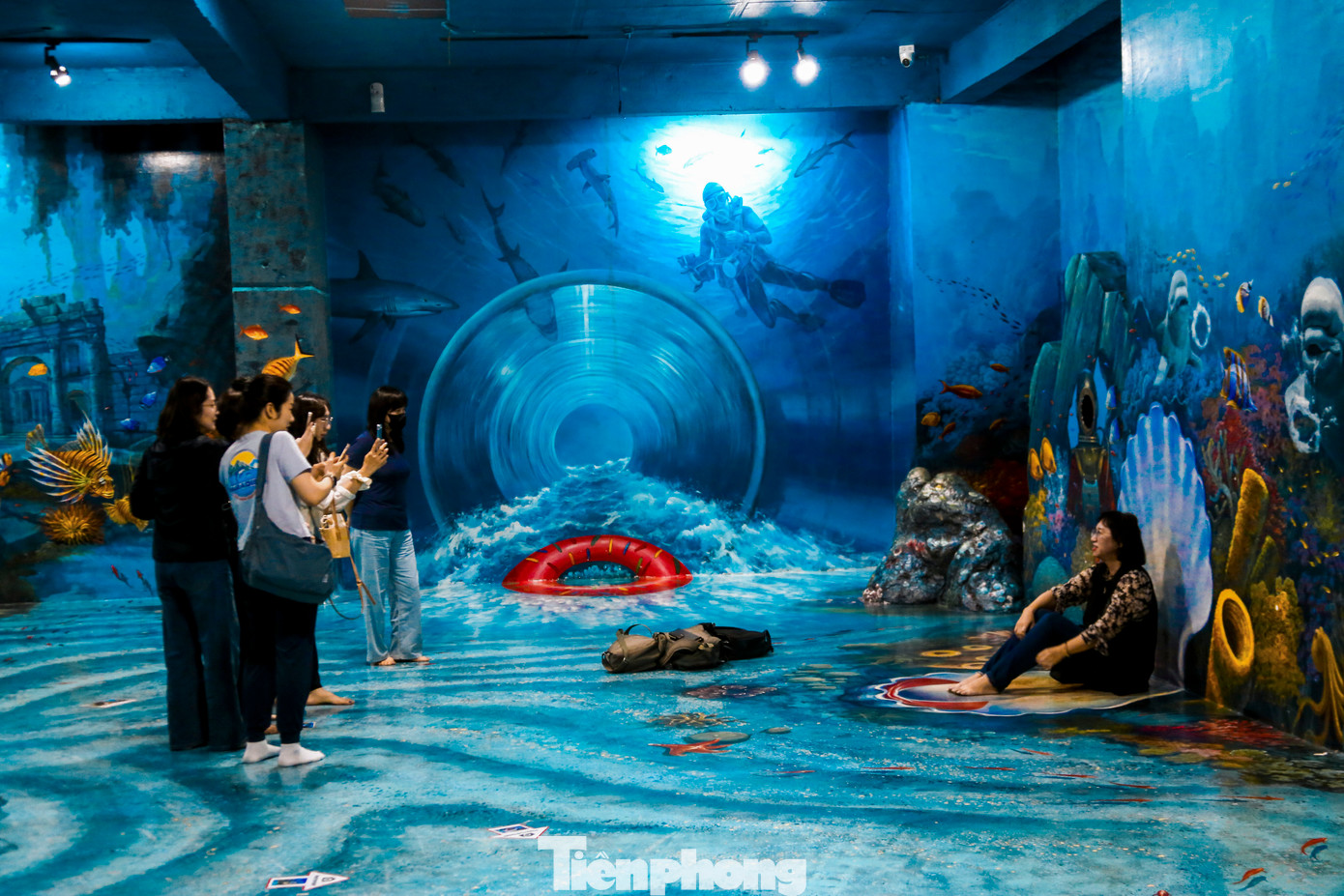 Du khách có thể tự do khám phá và tương tác với hơn 130 tác phẩm tranh 3D được vẽ bằng kỹ thuật đánh lừa thị giác độc đáo. Các bức tranh trải dài qua nhiều chủ đề đa dạng như thế giới động vật, thế giới cổ tích, Ai Cập cổ đại, vũ trụ, đại dương hay những khung cảnh nổi tiếng thế giới.