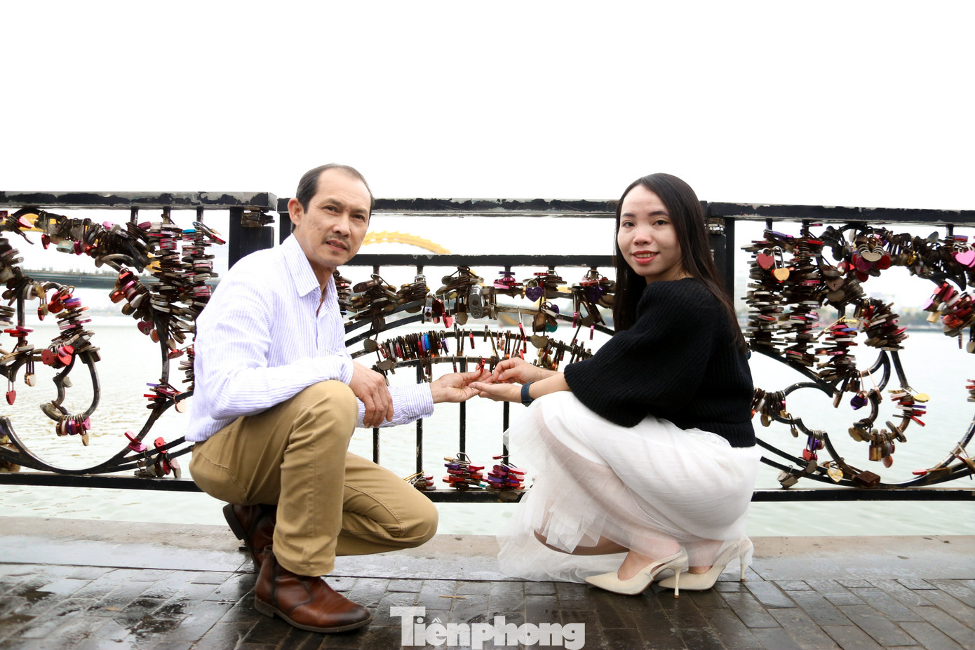 "Ngày Valentine năm nay chắc chắn sẽ là một kỷ niệm khó quên với tôi. Dù thời tiết không thuận lợi, nhưng tình yêu luôn khiến mọi thứ trở nên ấm áp", chị Nguyễn Thị Thùy Trang - du khách đến từ Hà Tĩnh chia sẻ.