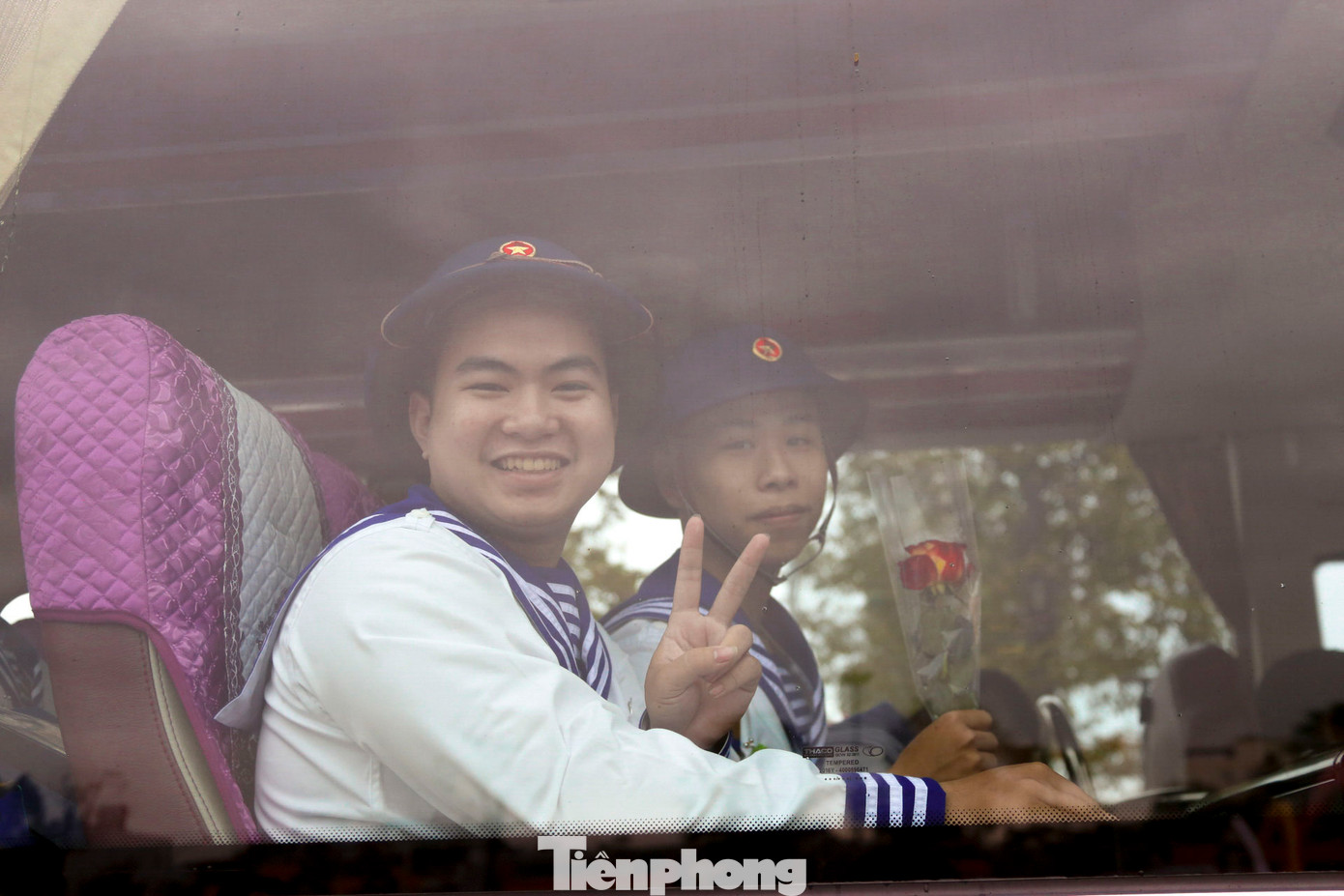 Trong đó, có 1.130 công dân tốt nghiệp THPT (chiếm 77,9% ); 317 công dân trình độ trung cấp, cao đẳng, đại học (chiếm 21,9%); 12 đảng viên, 5 công nhân viên và 7 cặp anh em tình nguyện nhập ngũ. Hầu hết thanh niên lên đường nhập ngũ năm nay có sức khỏe tốt, có trình độ học vấn cao, có việc làm ổn định trong và ngoài địa phương nhưng đã sẵn sàng gác lại để tình nguyện lên đường nhập ngũ.