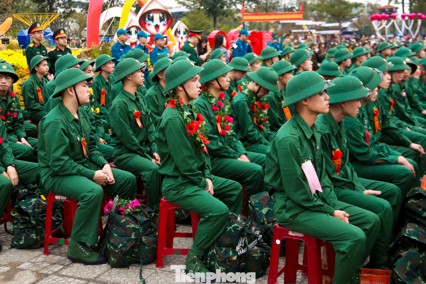 Năm 2025, toàn thành phố Đà Nẵng có 1.444 công dân nhập ngũ, trong đó có 1.100 công dân (5 nữ) thực hiện nghĩa vụ quân sự và 344 công dân (1 nữ) thực hiện nghĩa vụ công an.