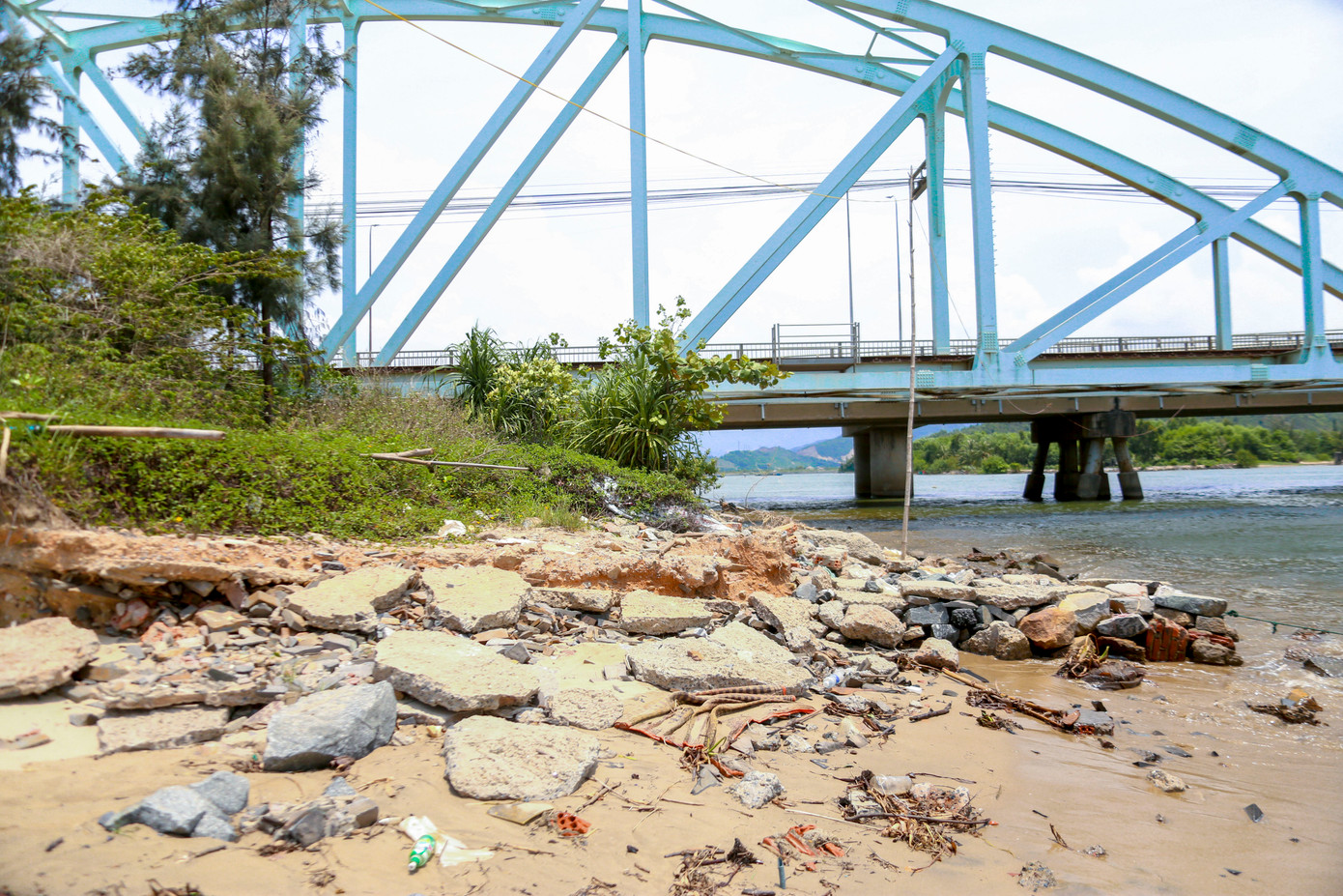 Hiện tượng xâm thực càng gia tăng sau các đợt mưa lớn từ năm 2024, đặc biệt là đợt mưa lớn từ ngày 11 đến 13/6 mới đây.