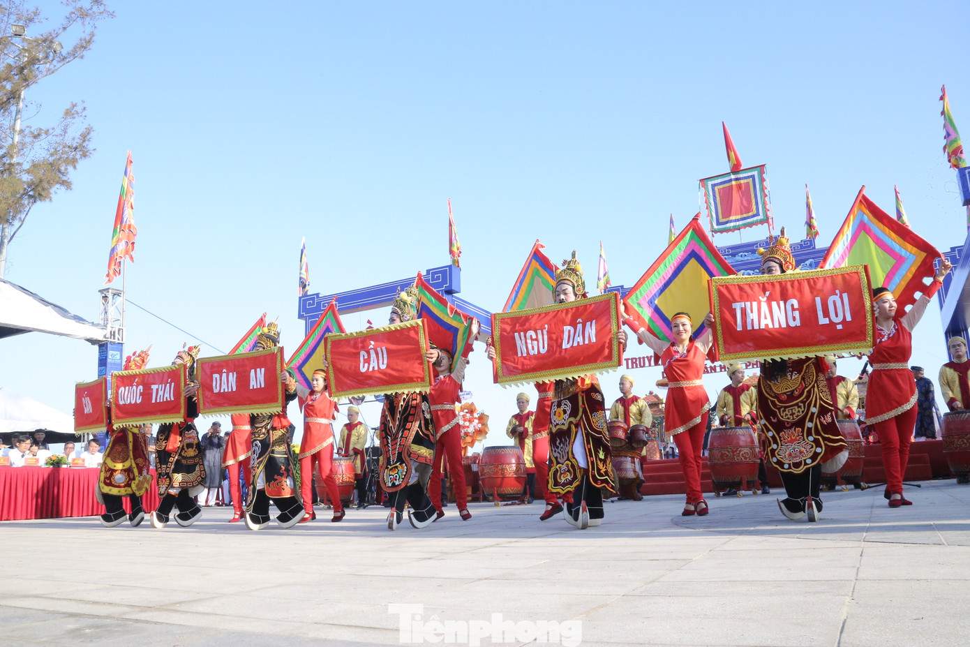 Lễ hội cầu cho mưa thuận gió hòa, cầu một mùa đánh bắt cá thắng lợi, những chiếc thuyền sẽ hanh thông vượt sóng, những mẻ cá bội thu nườm nượp đổ về, đời sống nhân dân được bình yên, no ấm.