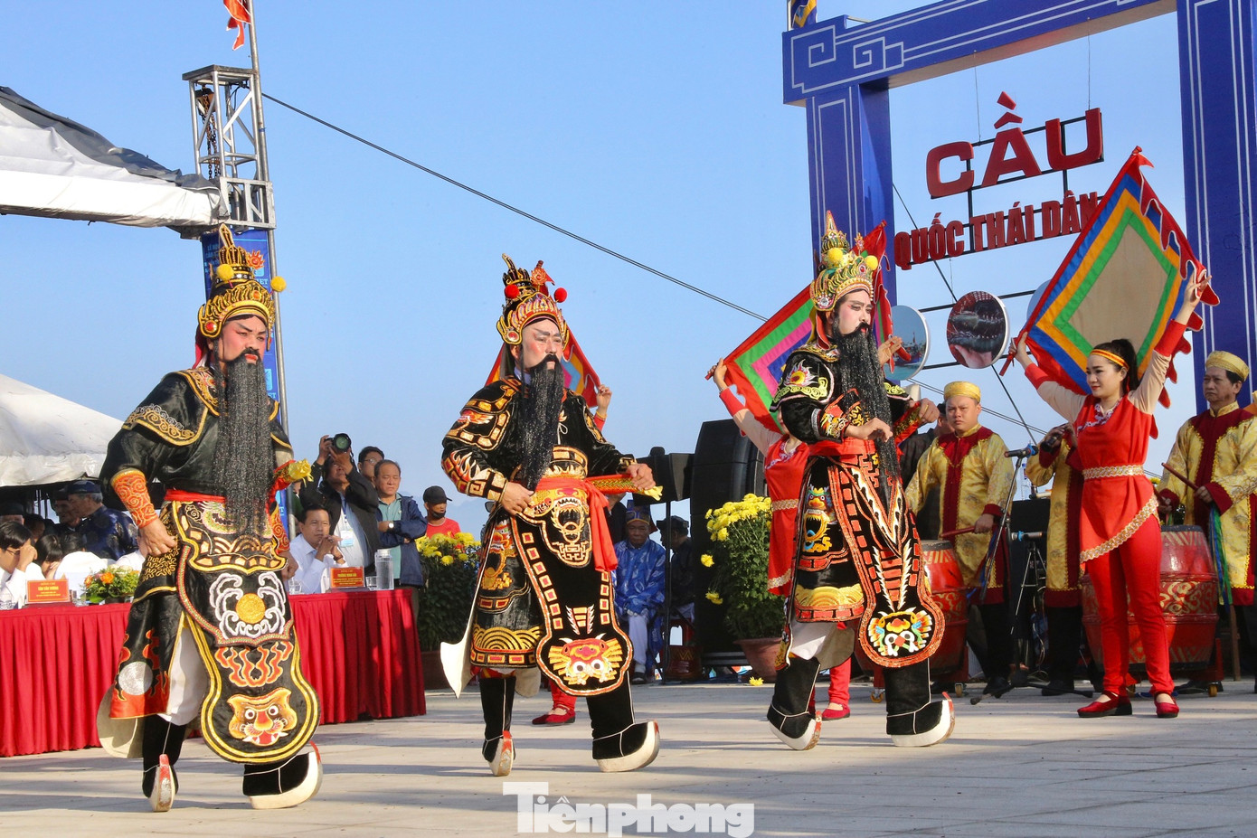 Lễ hội cầu cho mưa thuận gió hòa, cầu một mùa đánh bắt cá thắng lợi, những chiếc thuyền sẽ hanh thông vượt sóng, những mẻ cá bội thu nườm nượp đổ về, đời sống nhân dân được bình yên, no ấm.