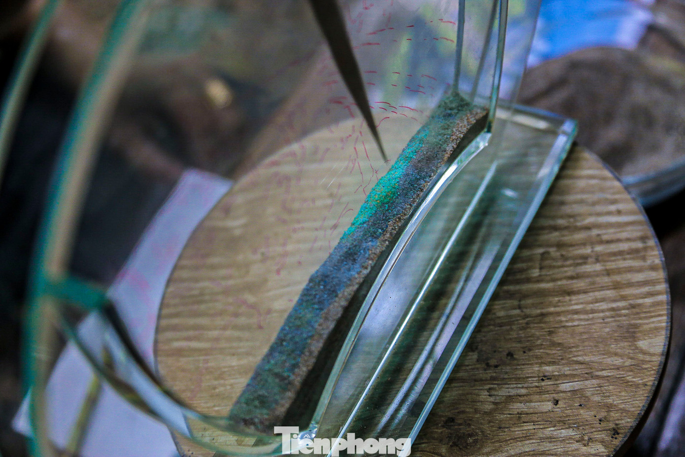 Chăm chú, tỉ mỉ từng chi tiết mới có thể làm ra được bức tranh đẹp.