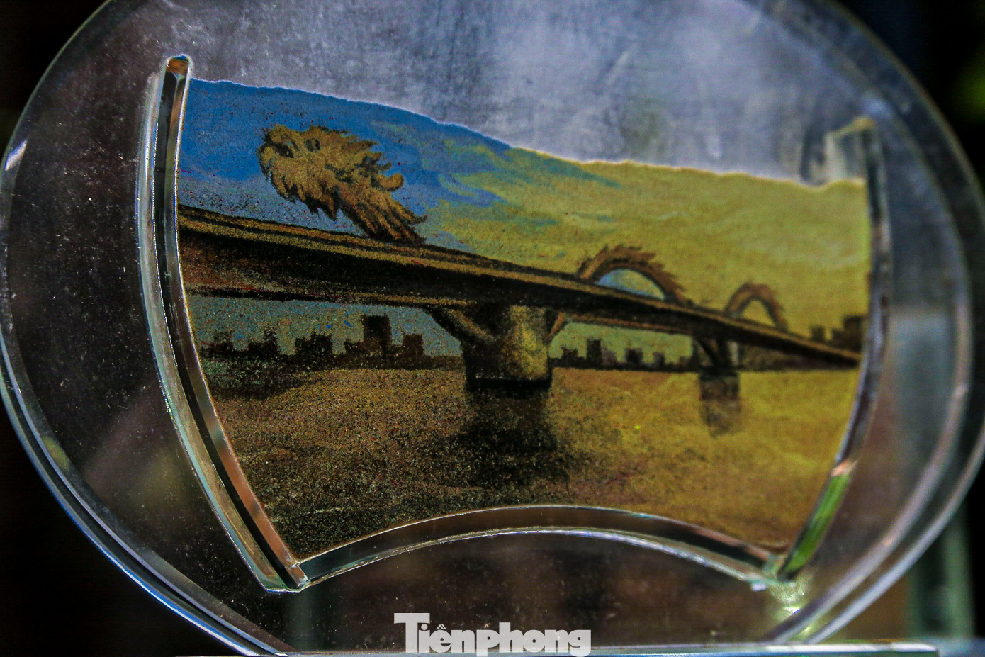 Những bức tranh của anh thường có chủ đề về cuộc sống nông thôn, phong cảnh thiên nhiên, và những hình ảnh truyền thống của quê hương.