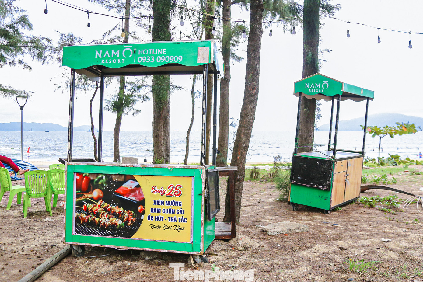 Nhiều hộ dân đã ngừng bán, xe hàng bỏ trống không còn hoạt động.