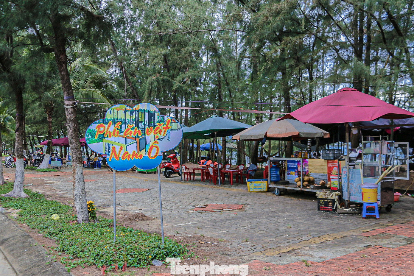 Tuyến phố ăn vặt Nam Ô (phường Hòa Hiệp Nam, quận Liên Chiểu) khai trương vào cuối tháng 4/2023, được kỳ vọng sẽ trở thành địa điểm du lịch, ăn uống cho người dân và du khách khi đến với Đà Nẵng.