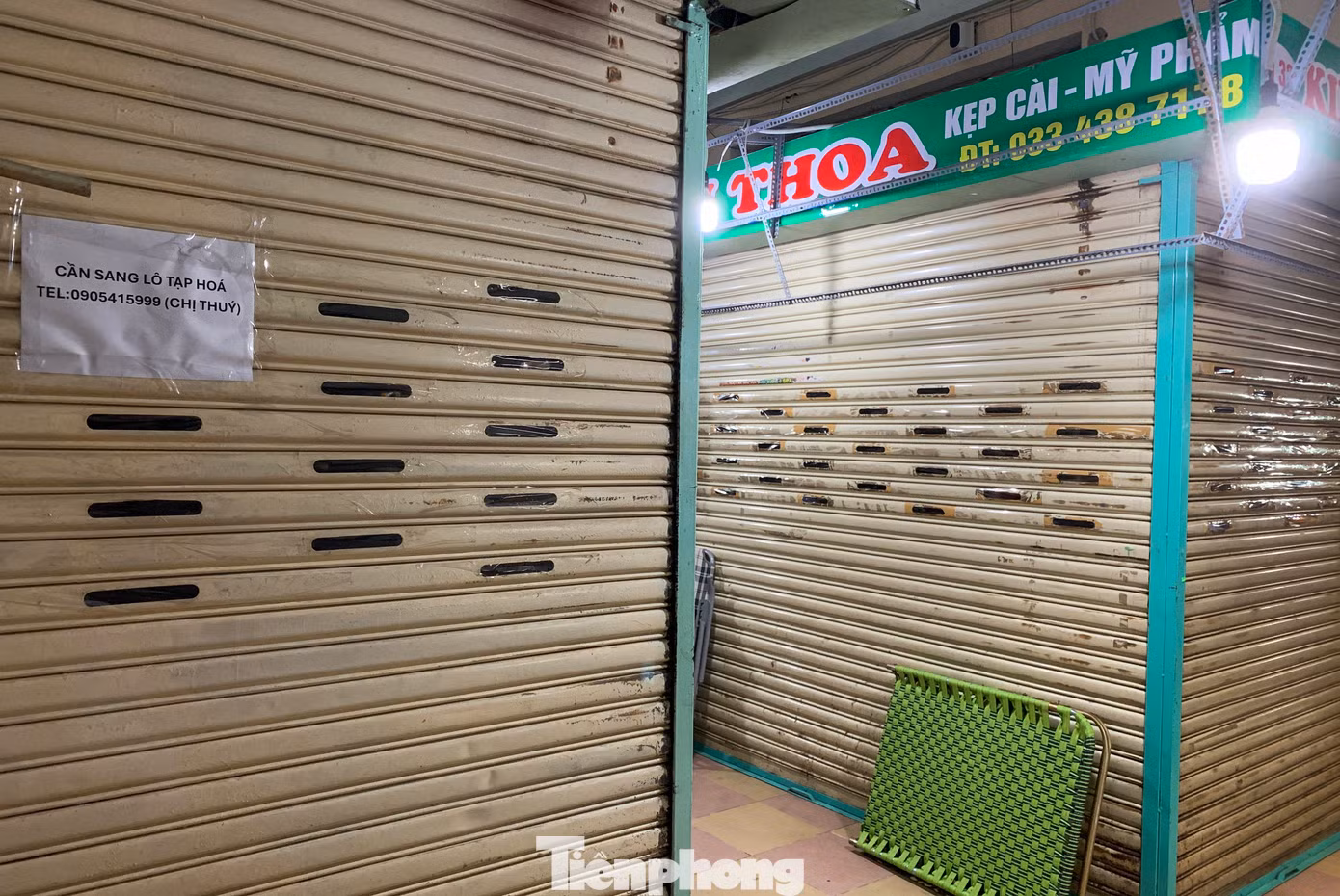 Không riêng gì chợ Hòa Phát, chợ Hòa Khánh (Liên Chiểu) cũng trong tình trạng đói khách, nhiều tiểu thương đã treo biển sang nhượng ki-ốt cả năm nay nhưng chẳng ai đoái hoài.