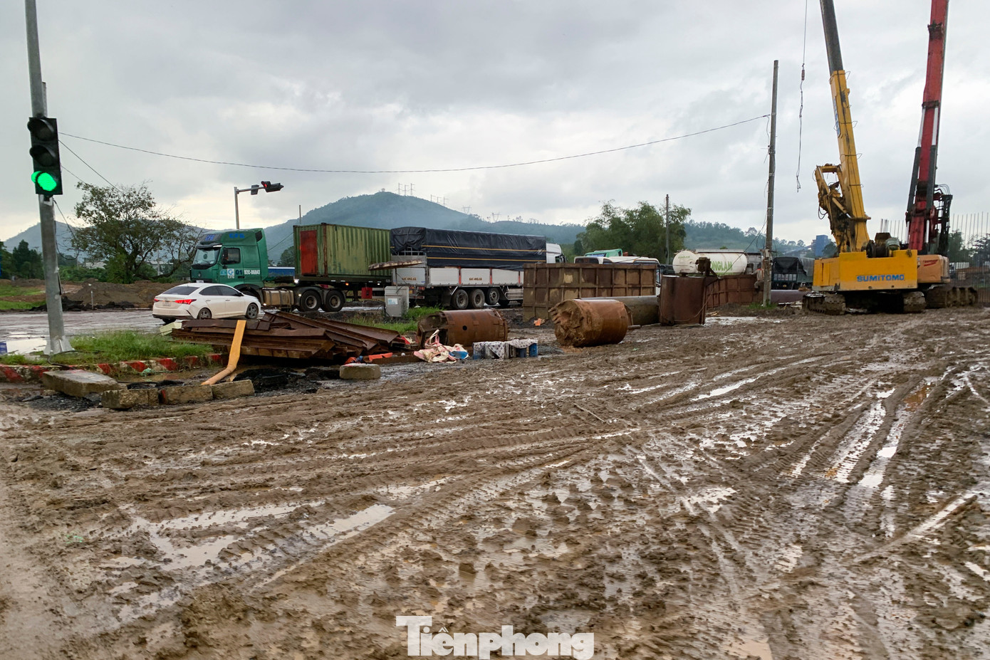 Theo ghi nhận của Tiền Phong, nguyên nhân chính dẫn đến ùn tắc là do công trình cầu vượt trên tuyến cao tốc Hòa Liên - Túy Loan qua đường Hoàng Văn Thái đang được thi công, gây ảnh hưởng đến giao thông trên tuyến đường này. Theo ghi nhận của Tiền Phong, nguyên nhân chính dẫn đến ùn tắc là do công trình cầu vượt trên tuyến cao tốc Hòa Liên - Túy Loan qua đường Hoàng Văn Thái đang được thi công, gây ảnh hưởng đến giao thông trên tuyến đường này.