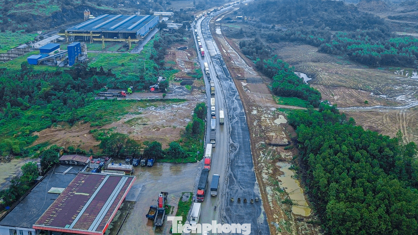 Dự án cao tốc Hòa Liên - Túy Loan bắt đầu thi công từ tháng 8/2023 với tổng chiều dài 11,5 km, dự kiến hoàn thành vào năm 2025. Tuyến cao tốc này sẽ có điểm đầu tiếp giáp với nút giao Hòa Liên (thuộc đoạn cao tốc La Sơn - Hòa Liên), điểm cuối tiếp giáp nút giao Túy Loan nối vào cao tốc Đà Nẵng - Quảng Ngãi. Dự án cao tốc Hòa Liên - Túy Loan bắt đầu thi công từ tháng 8/2023 với tổng chiều dài 11,5 km, dự kiến hoàn thành vào năm 2025. Tuyến cao tốc này sẽ có điểm đầu tiếp giáp với nút giao Hòa Liên (thuộc đoạn cao tốc La Sơn - Hòa Liên), điểm cuối tiếp giáp nút giao Túy Loan nối vào cao tốc Đà Nẵng - Quảng Ngãi.