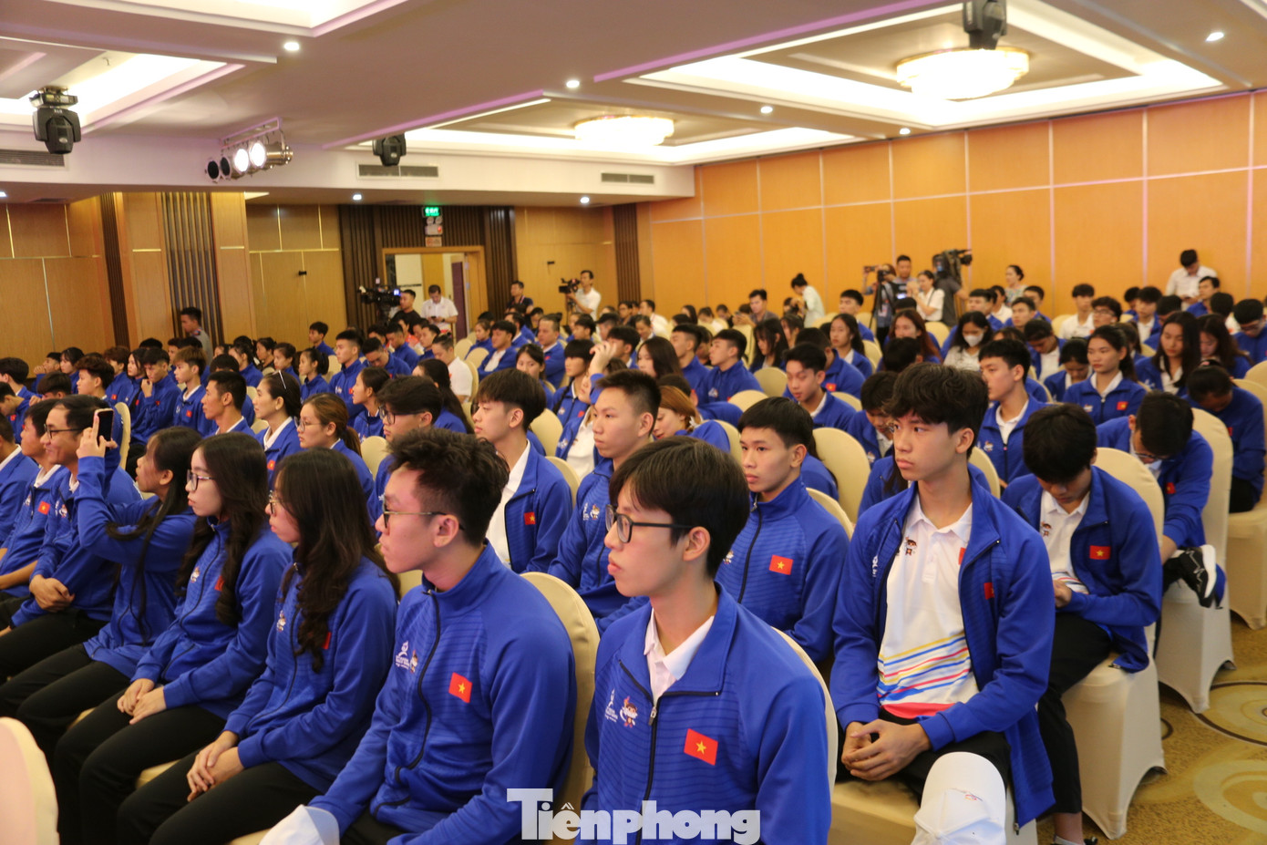 Mỗi VĐV học sinh tham gia đại hội là một đại sứ của thể thao học đường. Mỗi VĐV học sinh tham gia đại hội là một đại sứ của thể thao học đường.