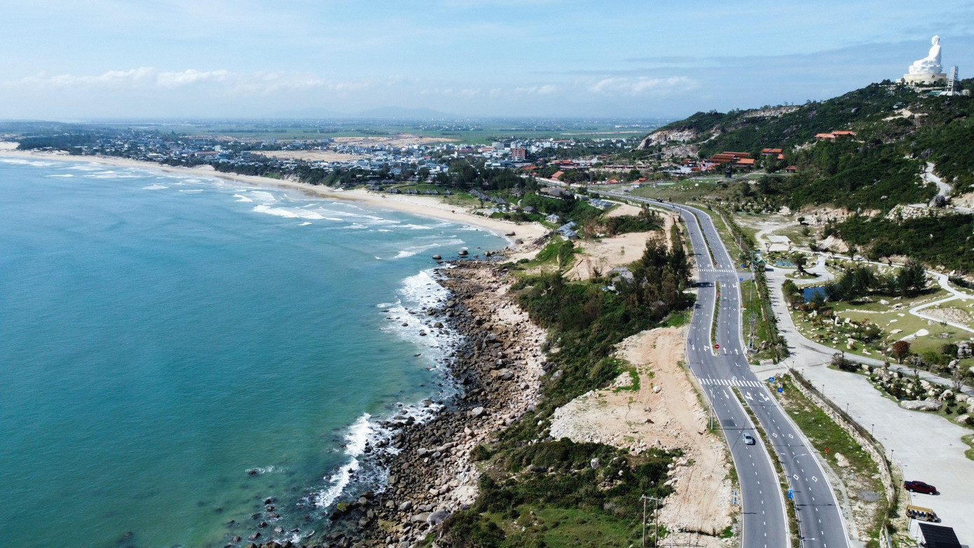 Đường ven biển ĐT.639 có điểm đầu giao với quốc lộ 1D tại Km5+020, thuộc phường Nhơn Phú (TP. Quy Nhơn), điểm cuối giao quốc lộ 19 mới tại Km8+100, thuộc phường Nhơn Bình (TP. Quy Nhơn).