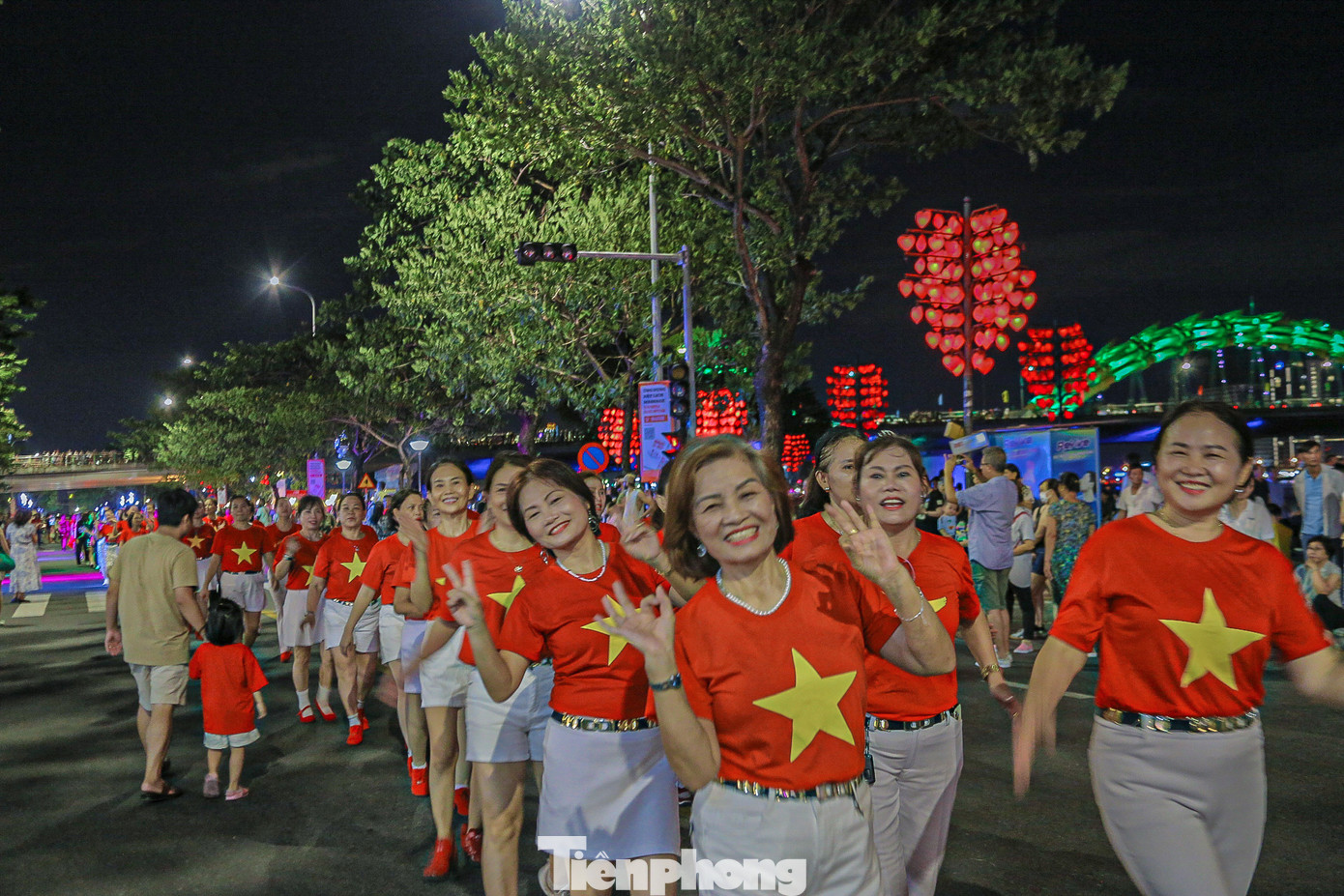 Các nhóm nhảy, khiêu vũ đến từ nhiều câu lạc bộ trên địa bàn Đà Nẵng cũng tham gia.