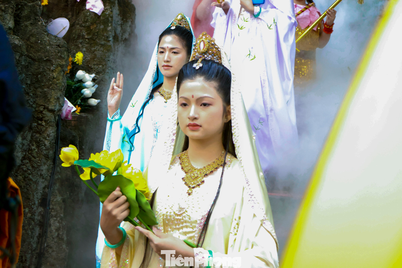 Phần lễ bao gồm các nghi thức tôn giáo như Lễ vía Đức Bồ Tát Quán Thế Âm, lễ dâng hương tưởng niệm Huyền Trân Công Chúa, lễ tế Xuân cầu Quốc thái dân an...