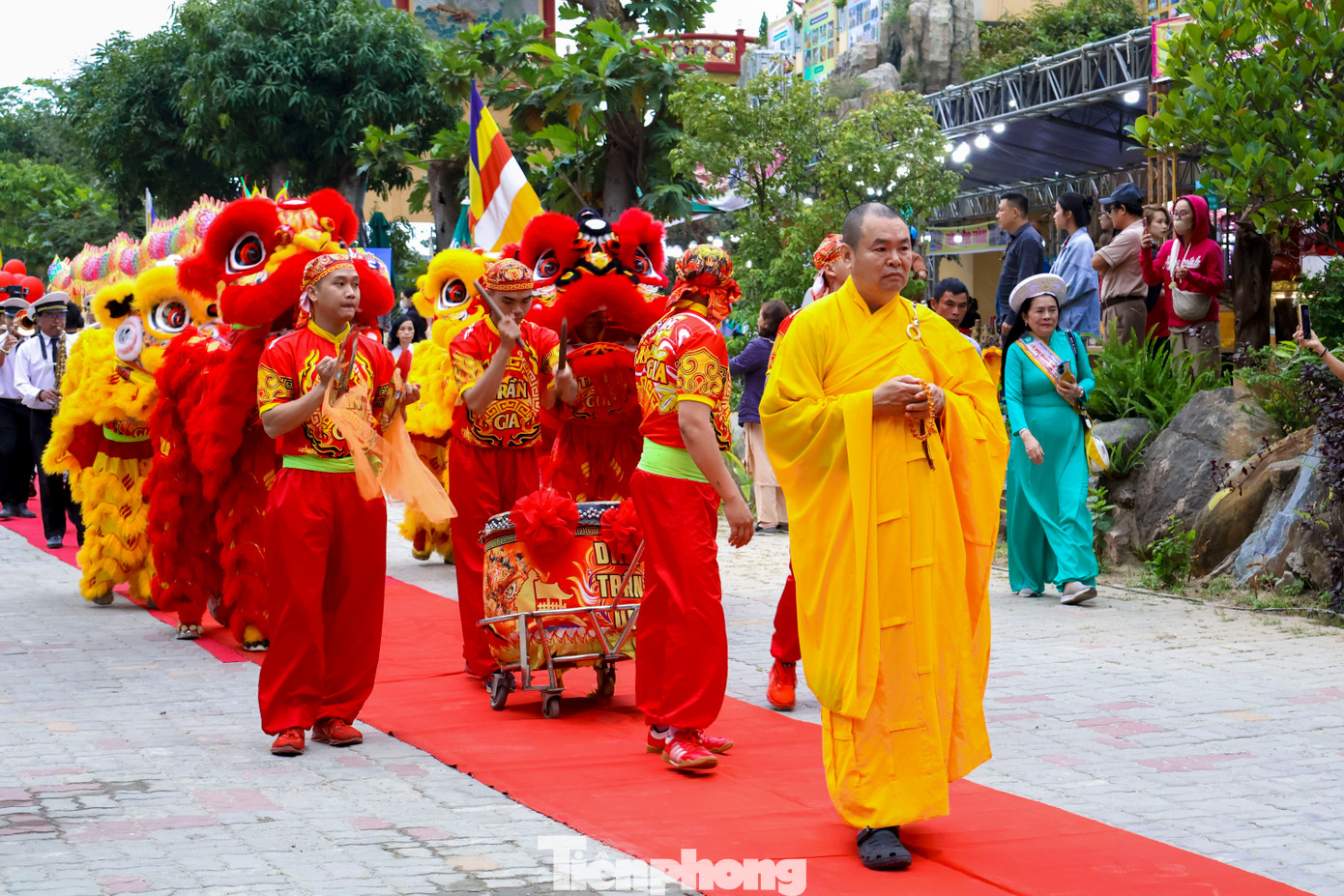 Phần lễ bao gồm các nghi thức tôn giáo như Lễ vía Đức Bồ Tát Quán Thế Âm, lễ dâng hương tưởng niệm Huyền Trân Công Chúa, lễ tế Xuân cầu Quốc thái dân an...