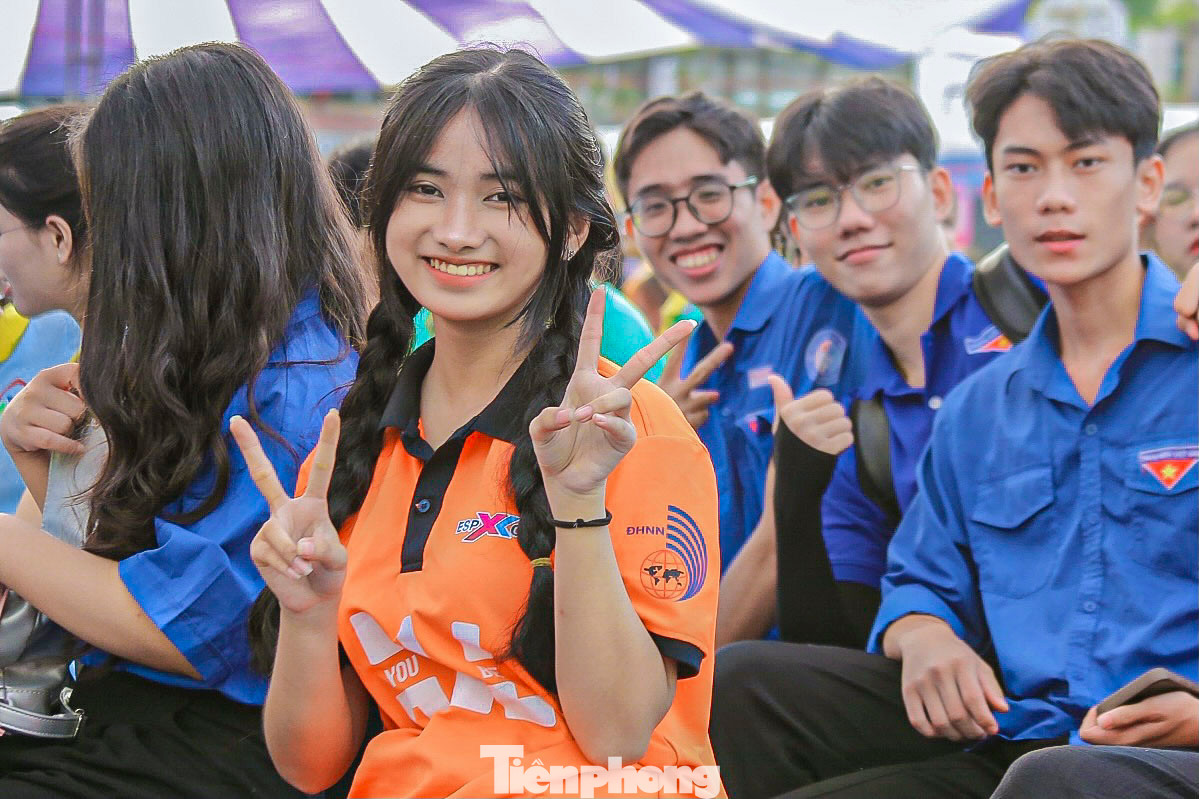 Nụ cười tỏa nắng của nhiều tân sinh viên khi lần đầu tham dự chương trình.