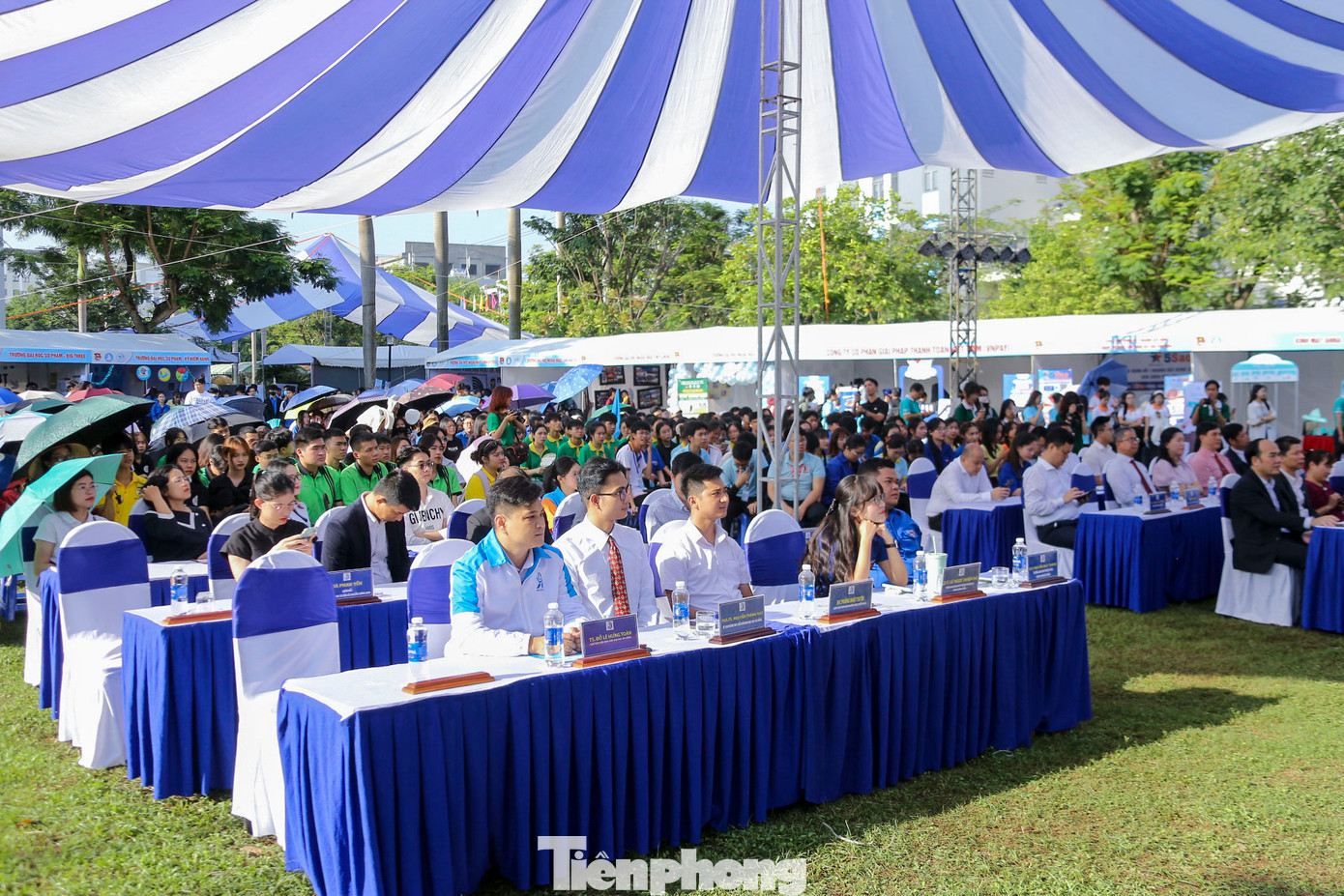 "Chương trình hôm nay không chỉ là nơi để các CLB, đội nhóm giới thiệu về mình, mà còn là dịp để tất cả chúng ta giao lưu học hỏi và mở rộng kết nối. Hy vọng qua đây, các bạn tân sinh viên sẽ gặp gỡ và kết nối với những người bạn mới cho những năm học sắp đến". Anh Toàn cho biết.