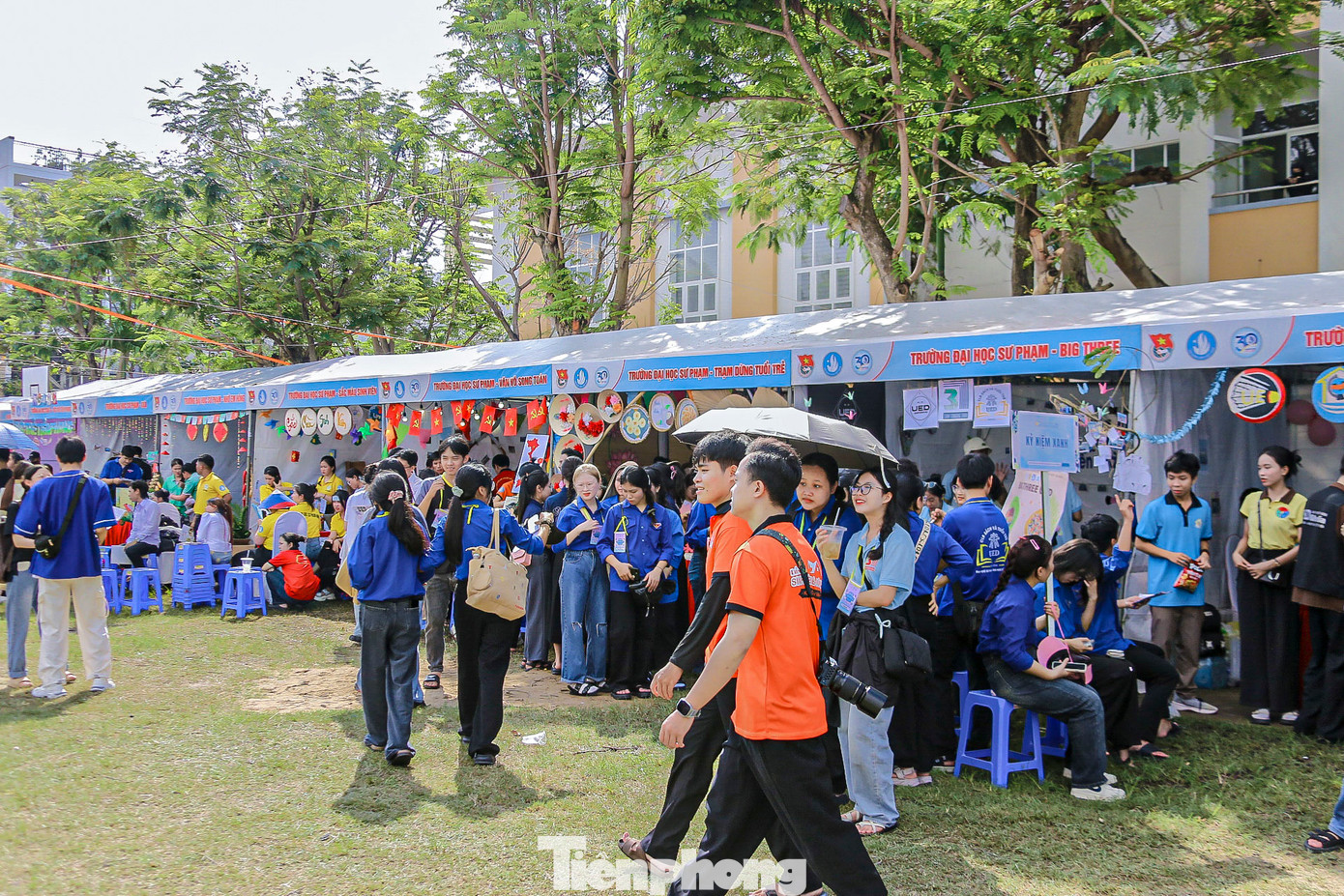 Ngày hội tân sinh viên với chủ đề "Tự hào sinh viên Đại học Đà Nẵng" không chỉ tạo cơ hội cho các bạn sinh viên giao lưu gắn bó mà còn góp phần giáo dục sâu sắc về truyền thống của trường.