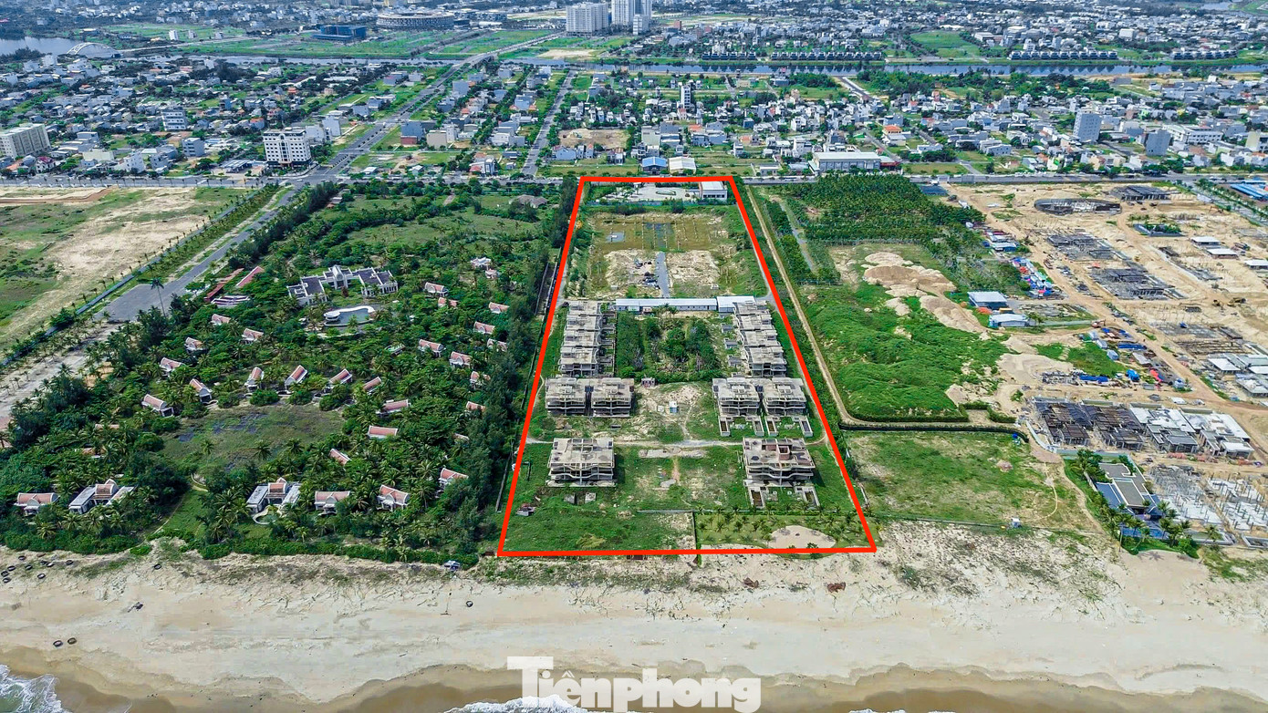 Dự án Aria Đà Nẵng Hotel & Resort nằm trên tuyến đường biển Trường Sa, có tổng diện tích 7,5ha, quy mô gồm 2 tòa tháp căn hộ cao 30 tầng, 2 tòa khách sạn cao 9 tầng và 28 căn biệt thự biển, 1 tầng hầm thông 2 tòa tháp căn hộ. Dự án Aria Đà Nẵng Hotel & Resort nằm trên tuyến đường biển Trường Sa, có tổng diện tích 7,5ha, quy mô gồm 2 tòa tháp căn hộ cao 30 tầng, 2 tòa khách sạn cao 9 tầng và 28 căn biệt thự biển, 1 tầng hầm thông 2 tòa tháp căn hộ.