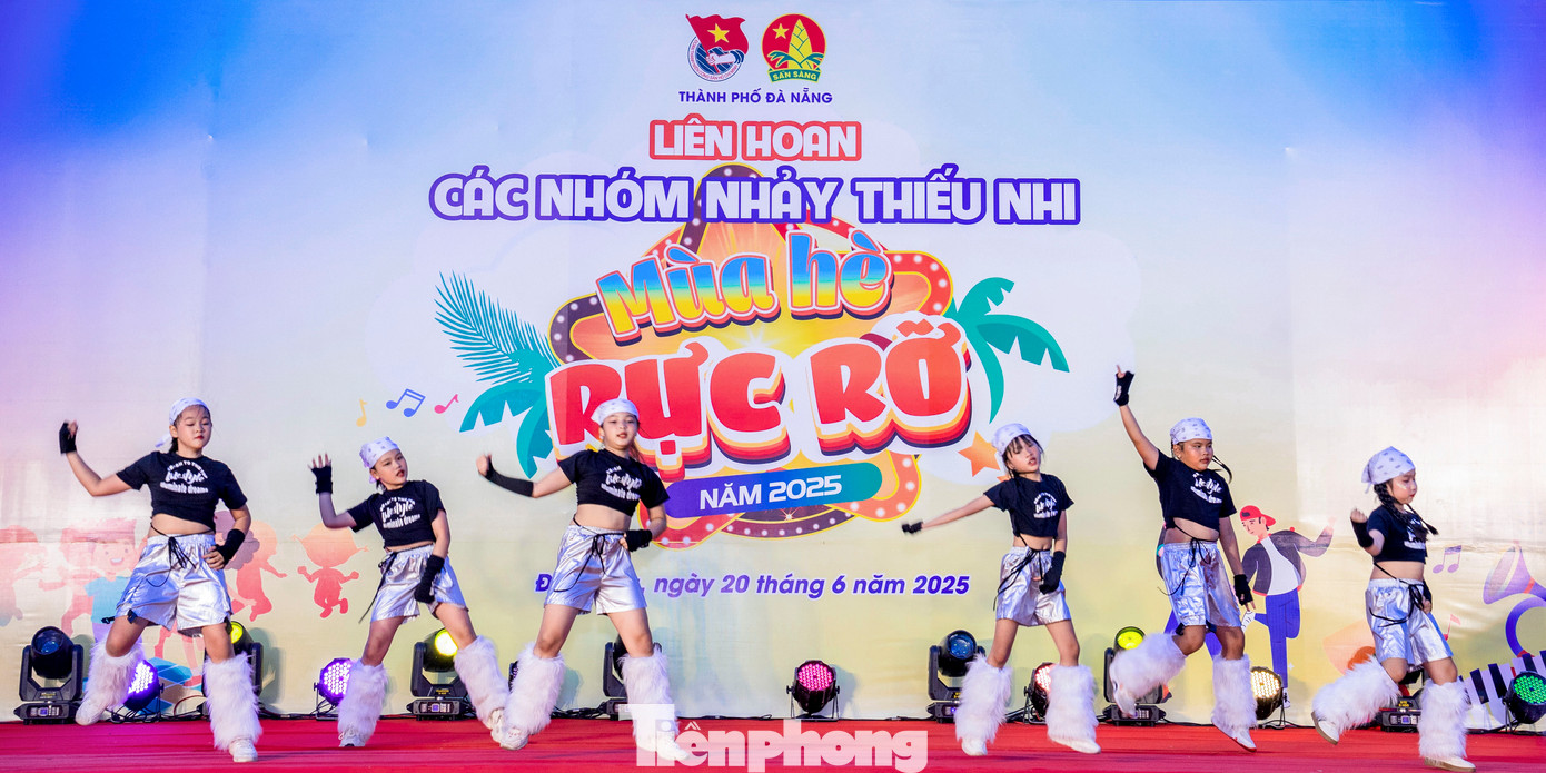 Bạn nhỏ bùng cháy đam mê nghệ thuật cùng giai điệu sôi động. Ảnh: DQ