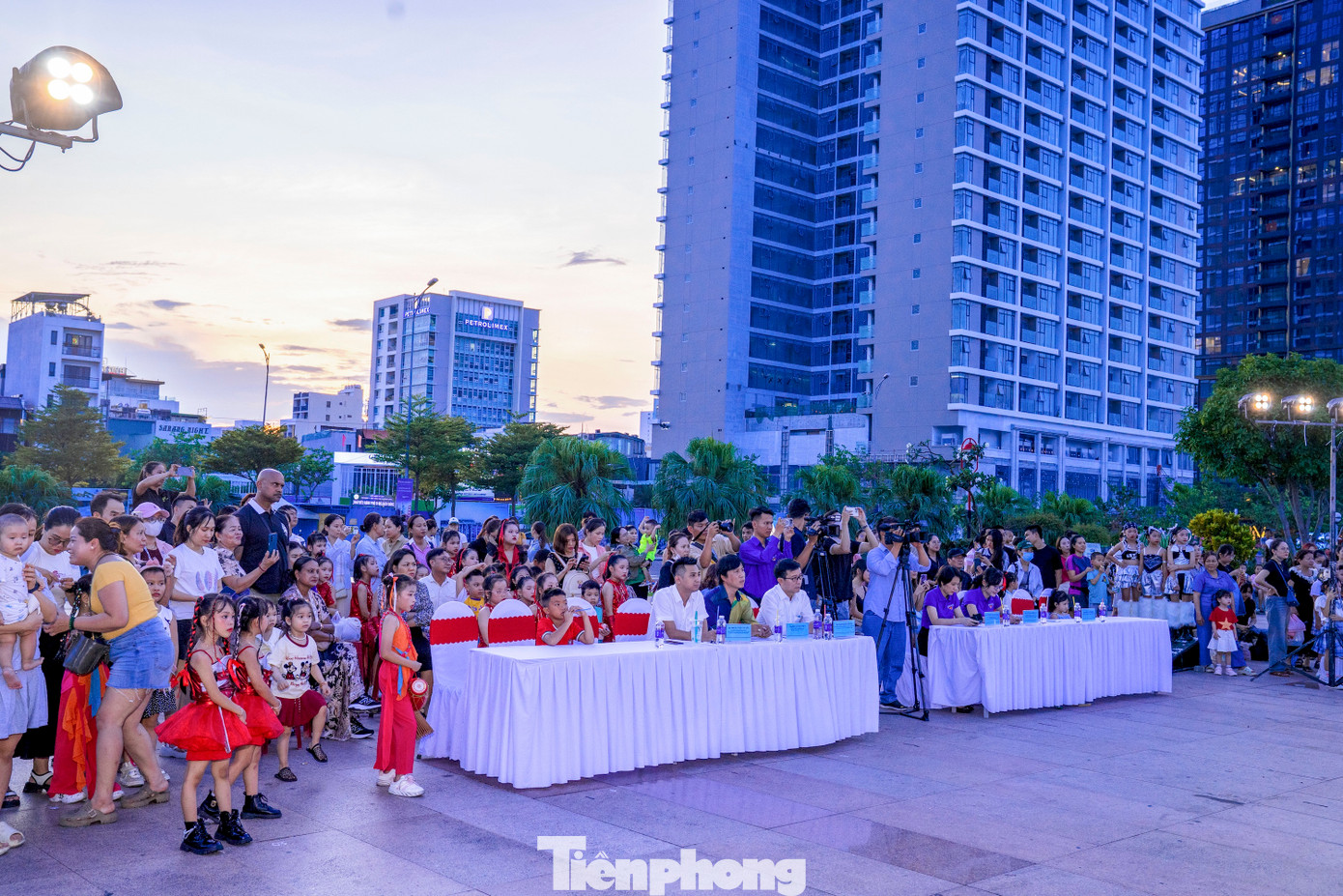 Đông đảo thiếu nhi Đà Nẵng tham gia liên hoan "Mùa hè rực rỡ". Ảnh: DQ