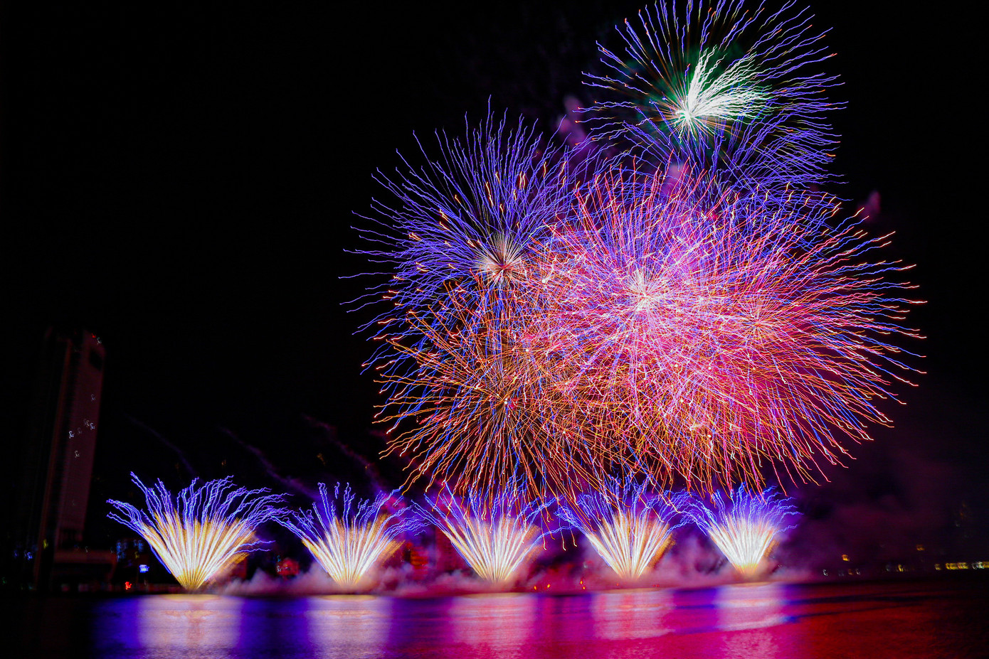 Đội Phần Lan đưa khán giả đi qua nhiều cung bậc cảm xúc, khi trầm lắng phiêu bồng, lúc sục sôi mãnh liệt.