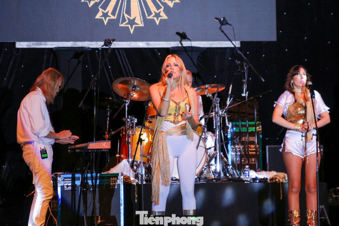 Với những bản hit kinh điển như Dancing Queen, Mamma Mia, Waterloo…, Arrival From Sweden đã mang đến một đêm diễn đầy cảm xúc, tái hiện chân thực tinh thần của ABBA, làm say đắm trái tim của khán giả.