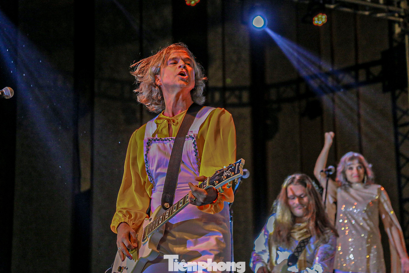 Với những bản hit kinh điển như Dancing Queen, Mamma Mia, Waterloo…, Arrival From Sweden đã mang đến một đêm diễn đầy cảm xúc, tái hiện chân thực tinh thần của ABBA, làm say đắm trái tim của khán giả.