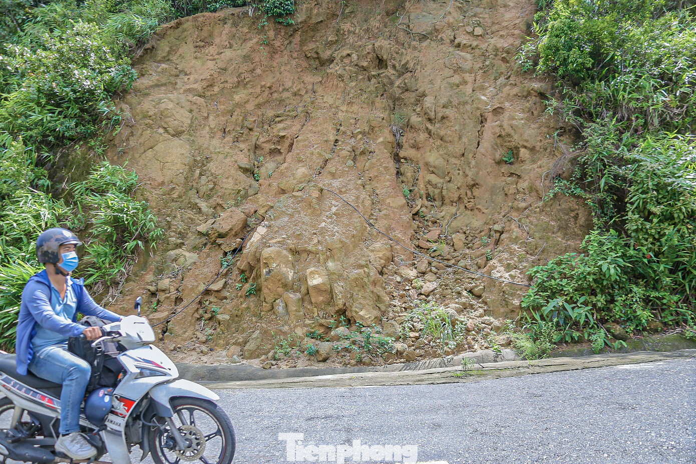 Đỉnh Bàn Cờ là điểm đến quen thuộc của nhiều người, nhưng với thời tiết thất thường và sạt lở ngày càng gia tăng, sự an toàn khi qua lại nơi đây đang bị đe dọa.