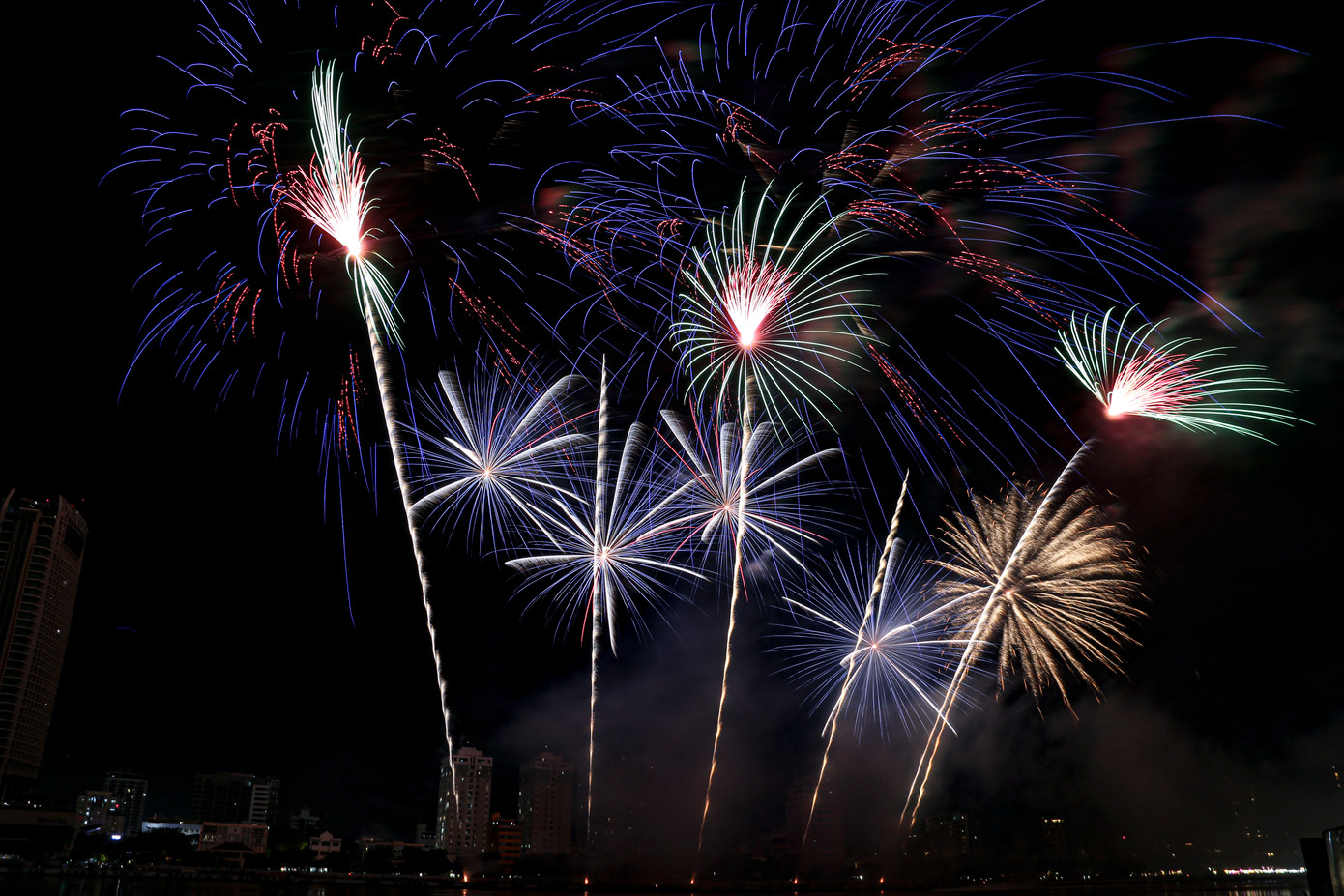 Đội Trung Quốc với kỹ thuật xử lý chính xác, bố cục có chiều sâu và sự phối hợp hoàn hảo giữa âm nhạc, ánh sáng đã khiến khán giả nhiều phen trầm trồ. Đội Trung Quốc với kỹ thuật xử lý chính xác, bố cục có chiều sâu và sự phối hợp hoàn hảo giữa âm nhạc, ánh sáng đã khiến khán giả nhiều phen trầm trồ.