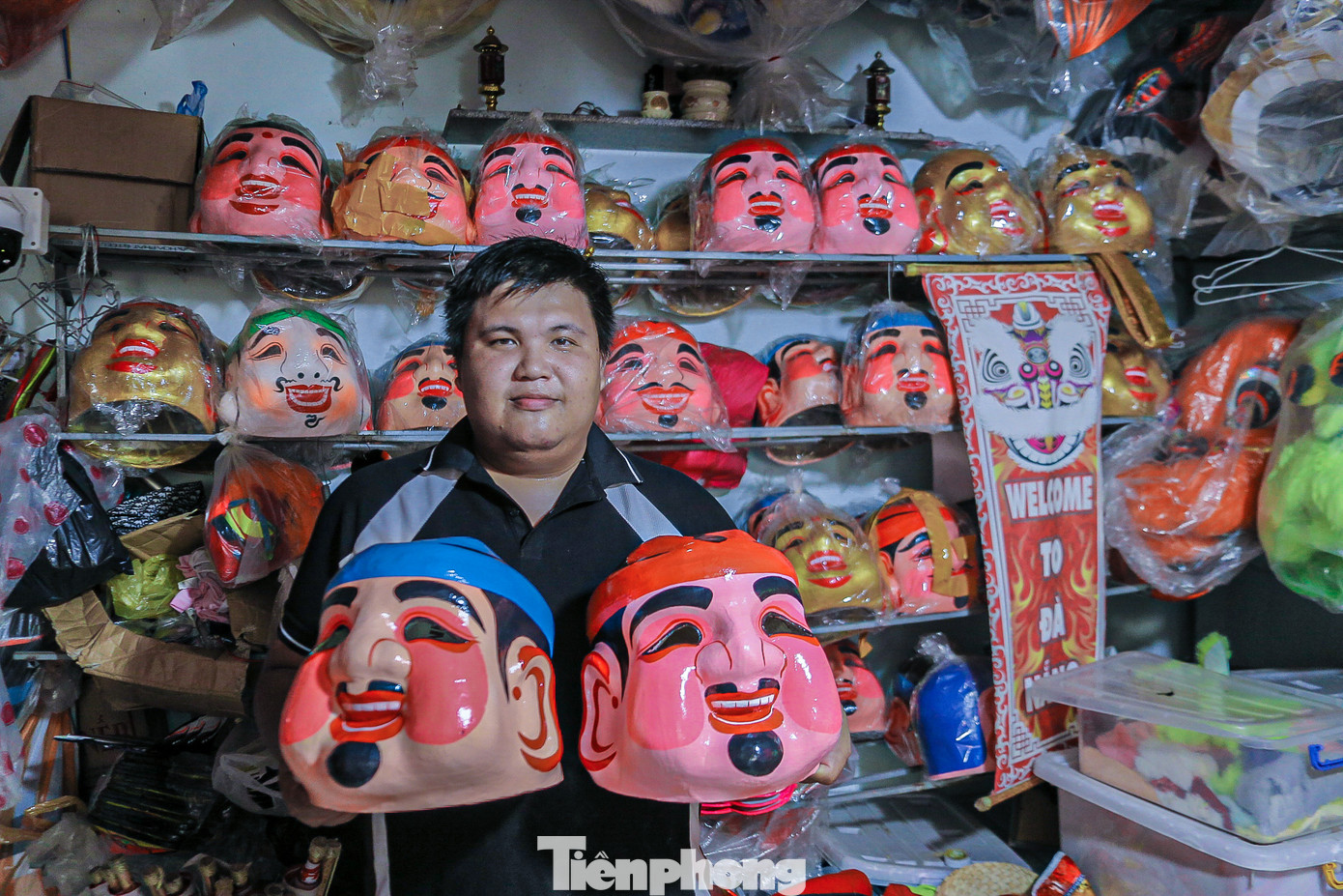 Các dòng đầu lân như mỏ tròn, mỏ dảnh và mengkok đang là những dòng lân chính được các cơ sở sản xuất nhiều cho dịp trung thu. Các mặt hàng đạo cụ đi kèm như trống, thanh la, bộ đồ ông địa… cũng đã hoàn thành.