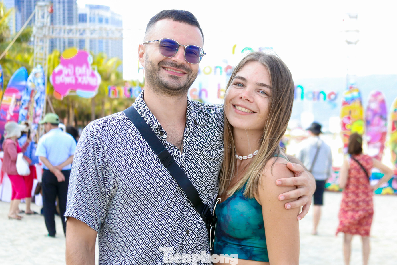 Anh Shablevsky - du khách đến từ Nga - chia sẻ: "Tôi rất bất ngờ khi được xem một cuộc thi thú vị như thế này. Các vận động viên thi đấu rất nhiệt tình, ai cũng hết mình. Không khí lễ hội ở Việt Nam thực sự náo nhiệt và vui vẻ." Anh Shablevsky - du khách đến từ Nga - chia sẻ: "Tôi rất bất ngờ khi được xem một cuộc thi thú vị như thế này. Các vận động viên thi đấu rất nhiệt tình, ai cũng hết mình. Không khí lễ hội ở Việt Nam thực sự náo nhiệt và vui vẻ."